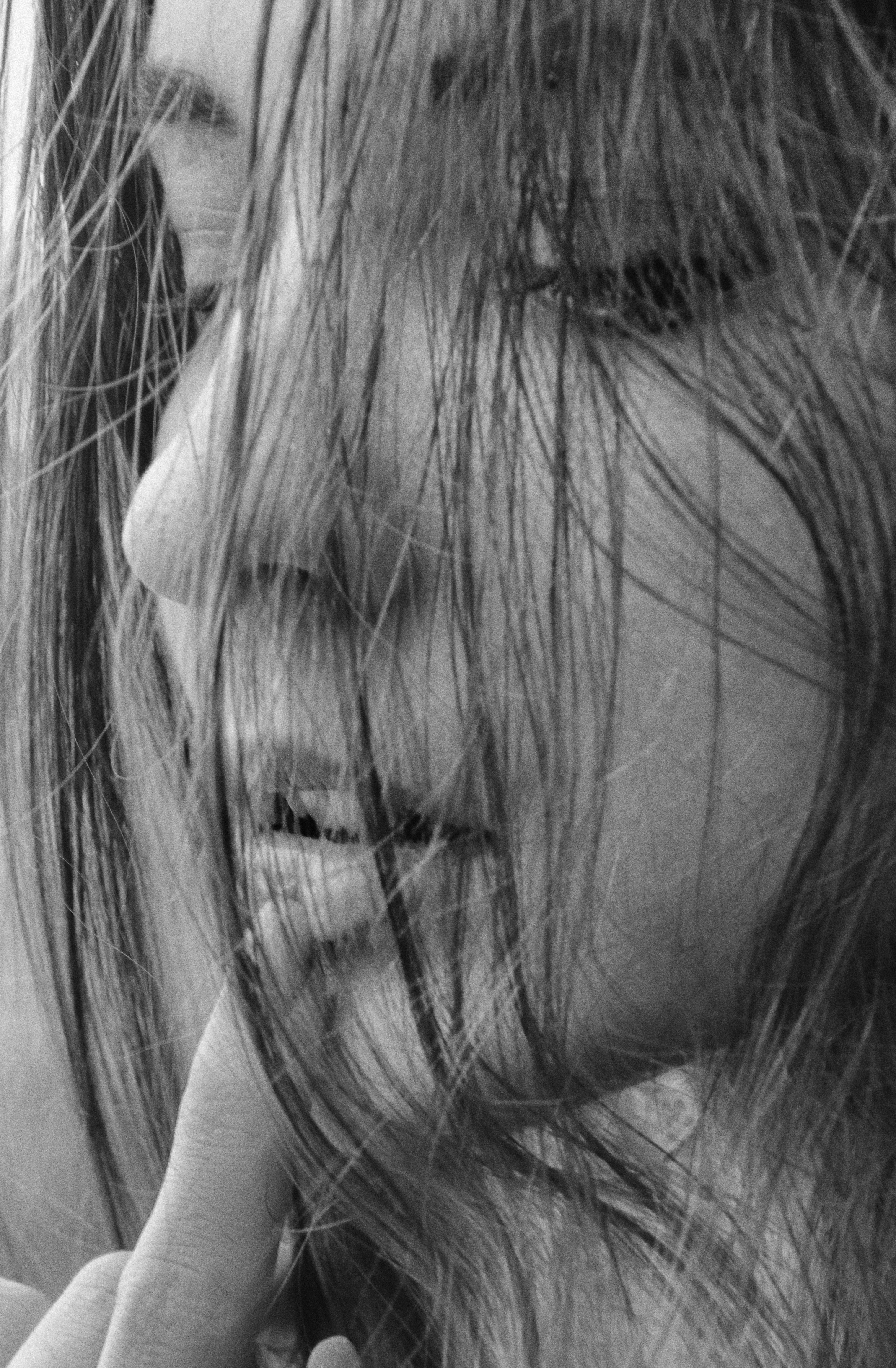 Modelo de ajuste fino de lenguaje consciente de la experiencia confiable a partir de anotaciones ruidosas