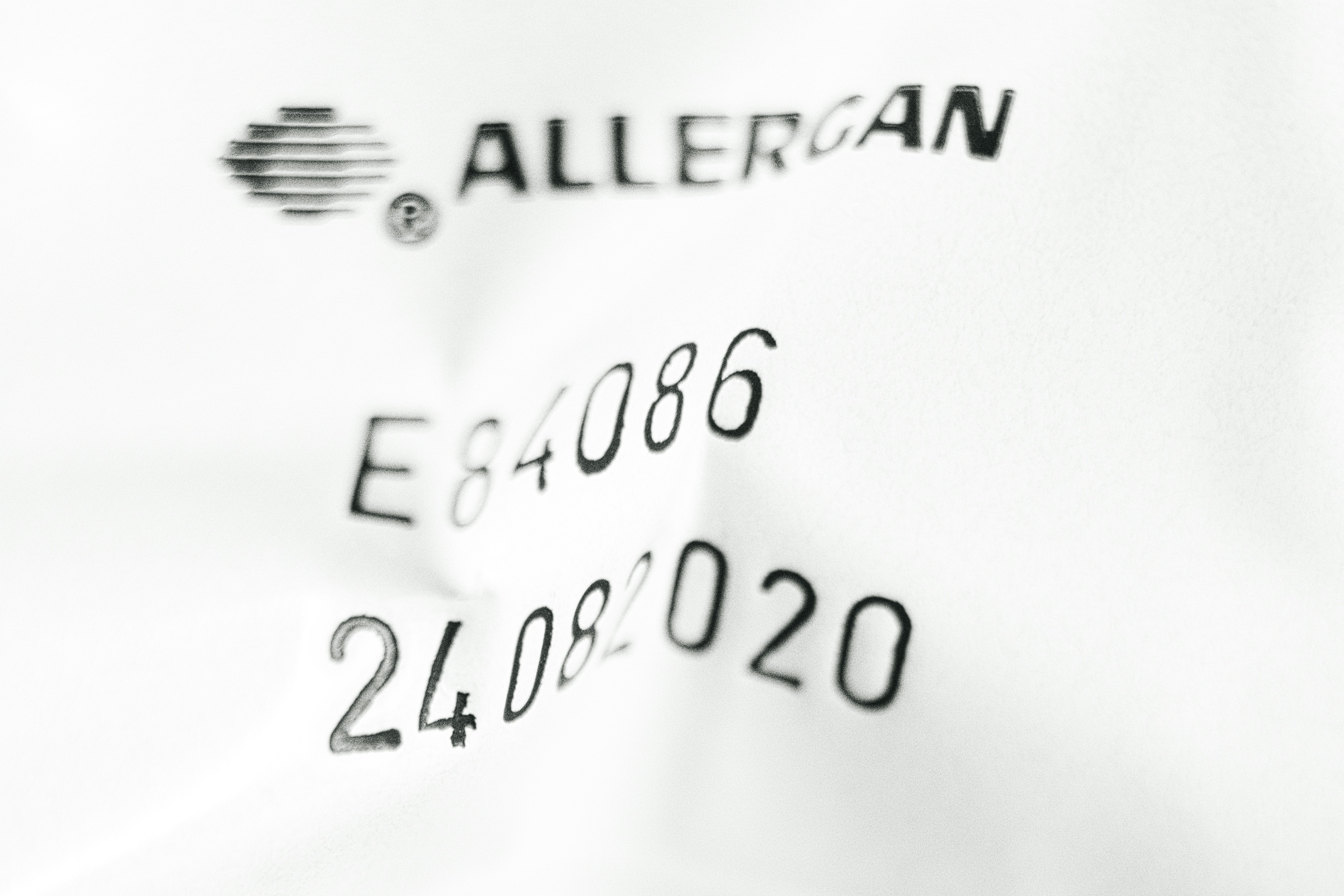 ¿Se puede personalizar el control de fechas de vencimiento automatizado para cubrir las necesidades específicas de mi negocio?