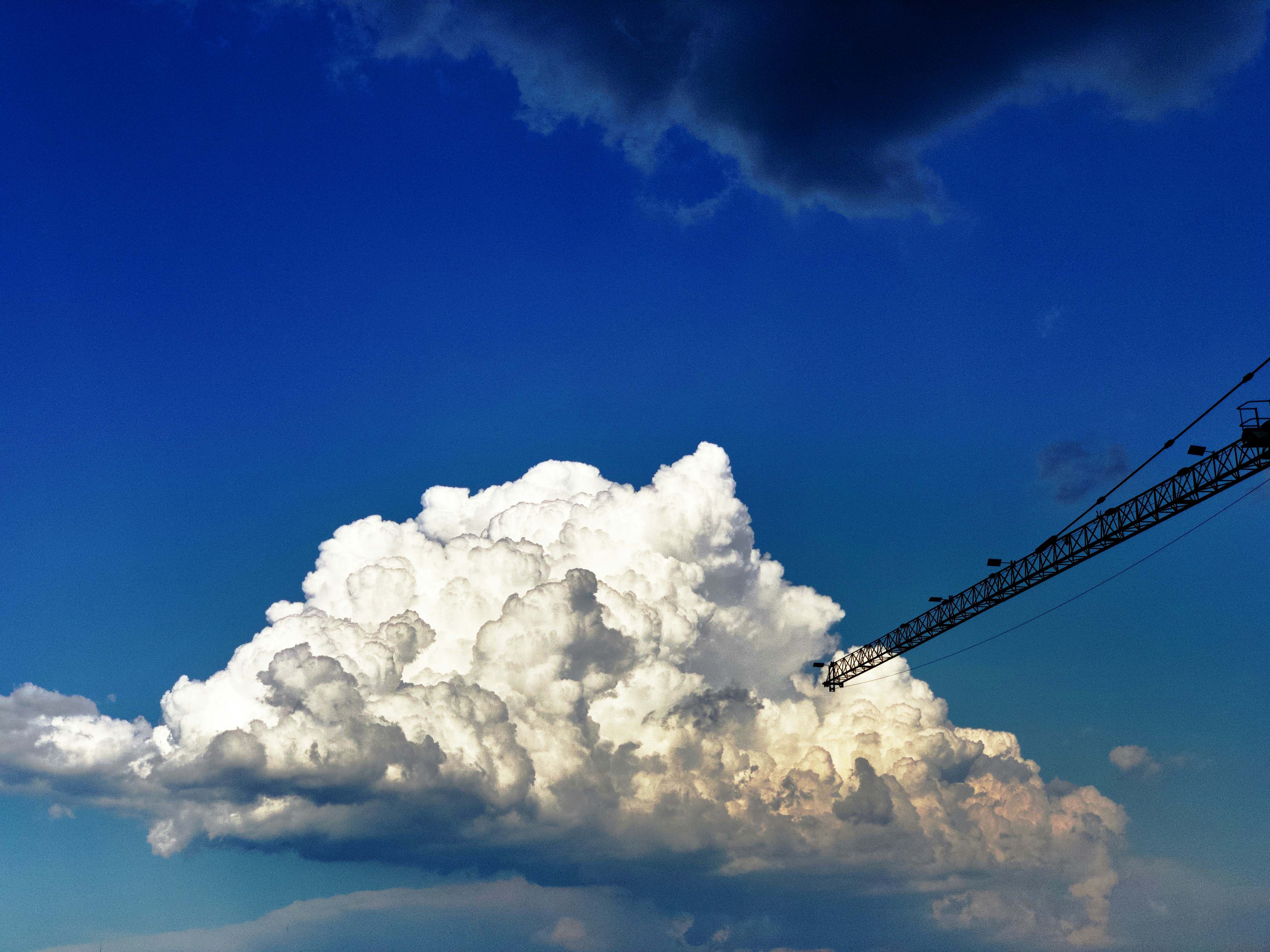 Cómo implementar la gestión de infraestructura en la nube para negocios en mi compañía?