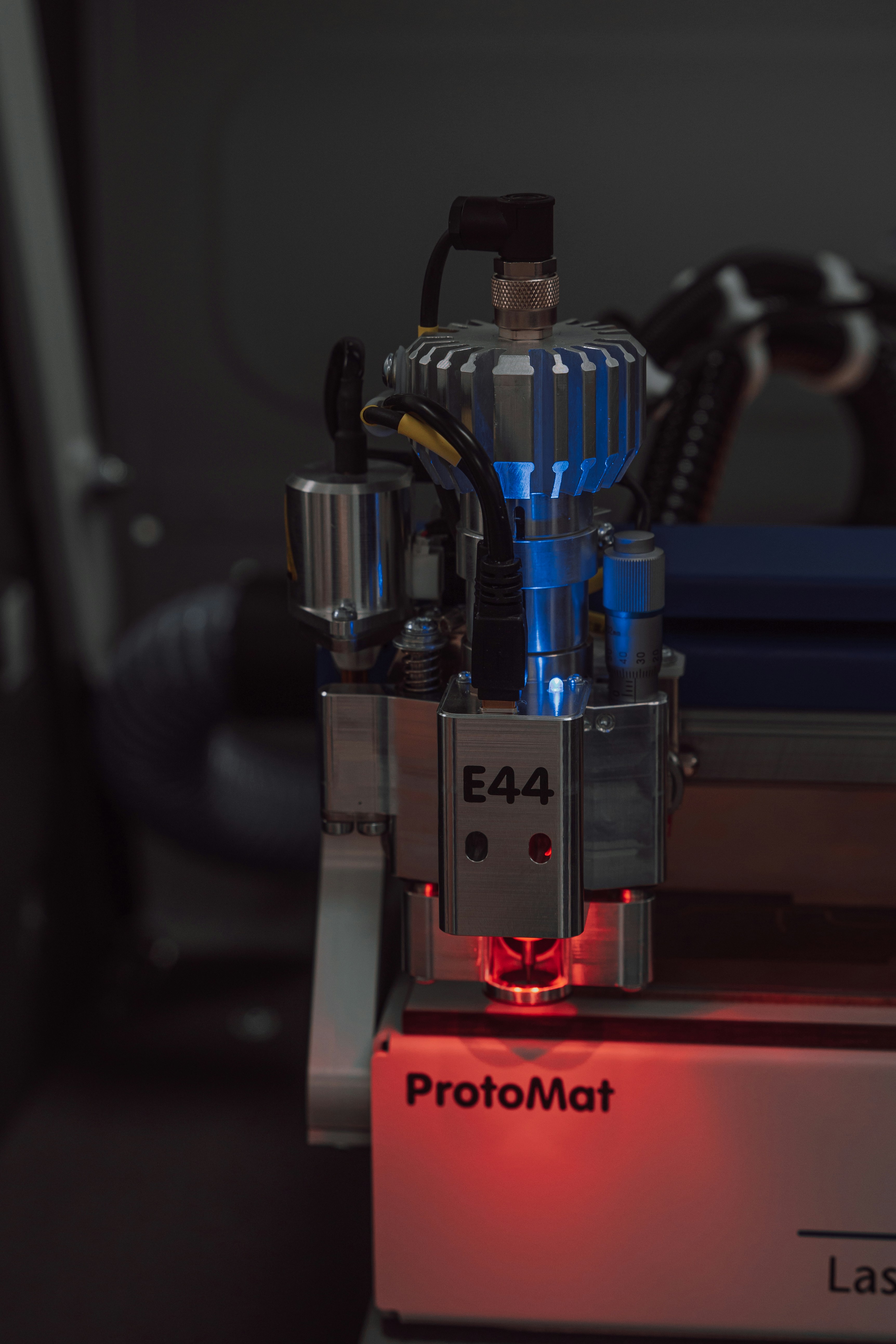 Generador automático de propuestas de investigación para optimizar la síntesis de materiales fosforescentes con aprendizaje automático