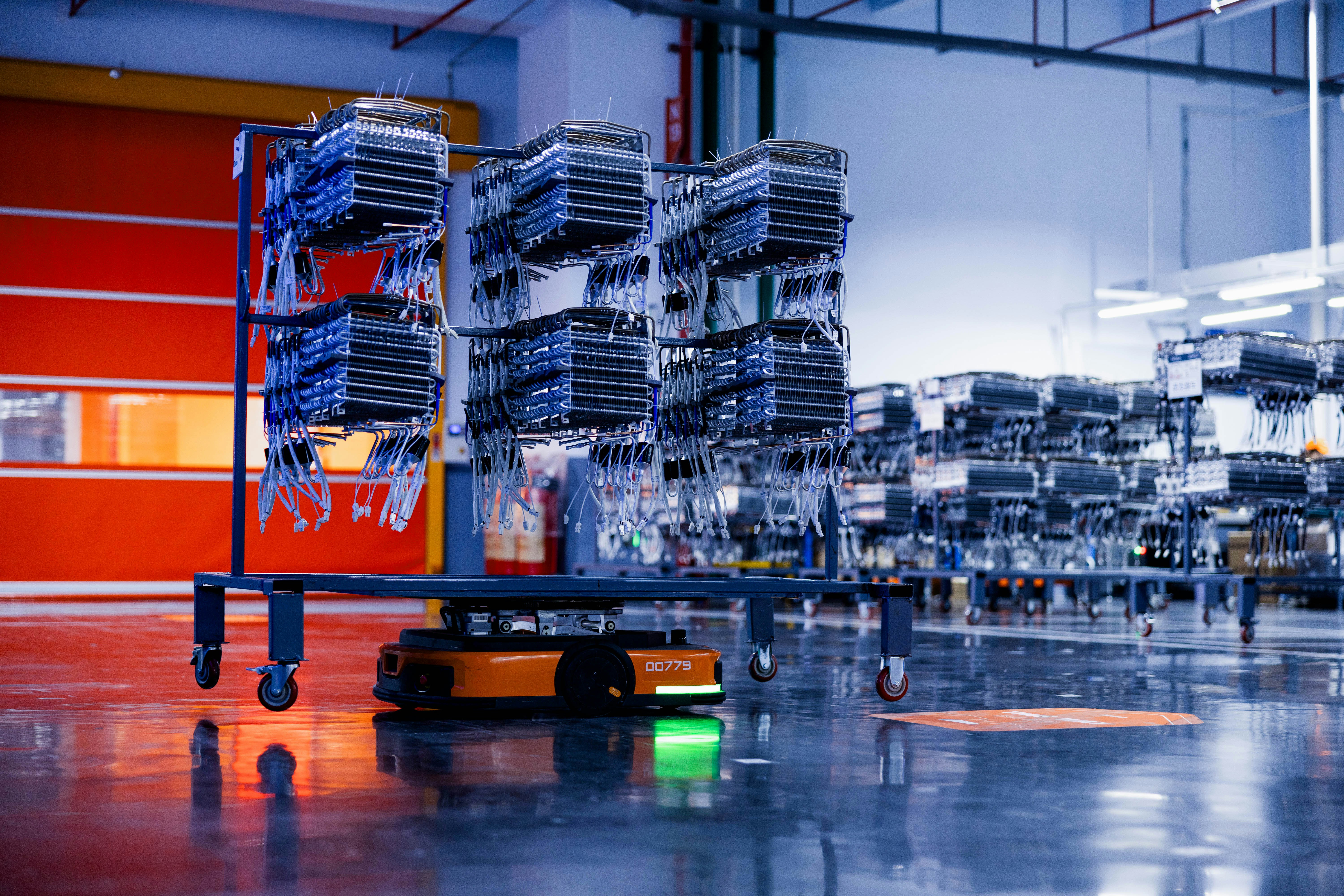 ¿Cómo puede la gerencia asegurar la adopción de control de inventario basado en la ubicación automatizado?