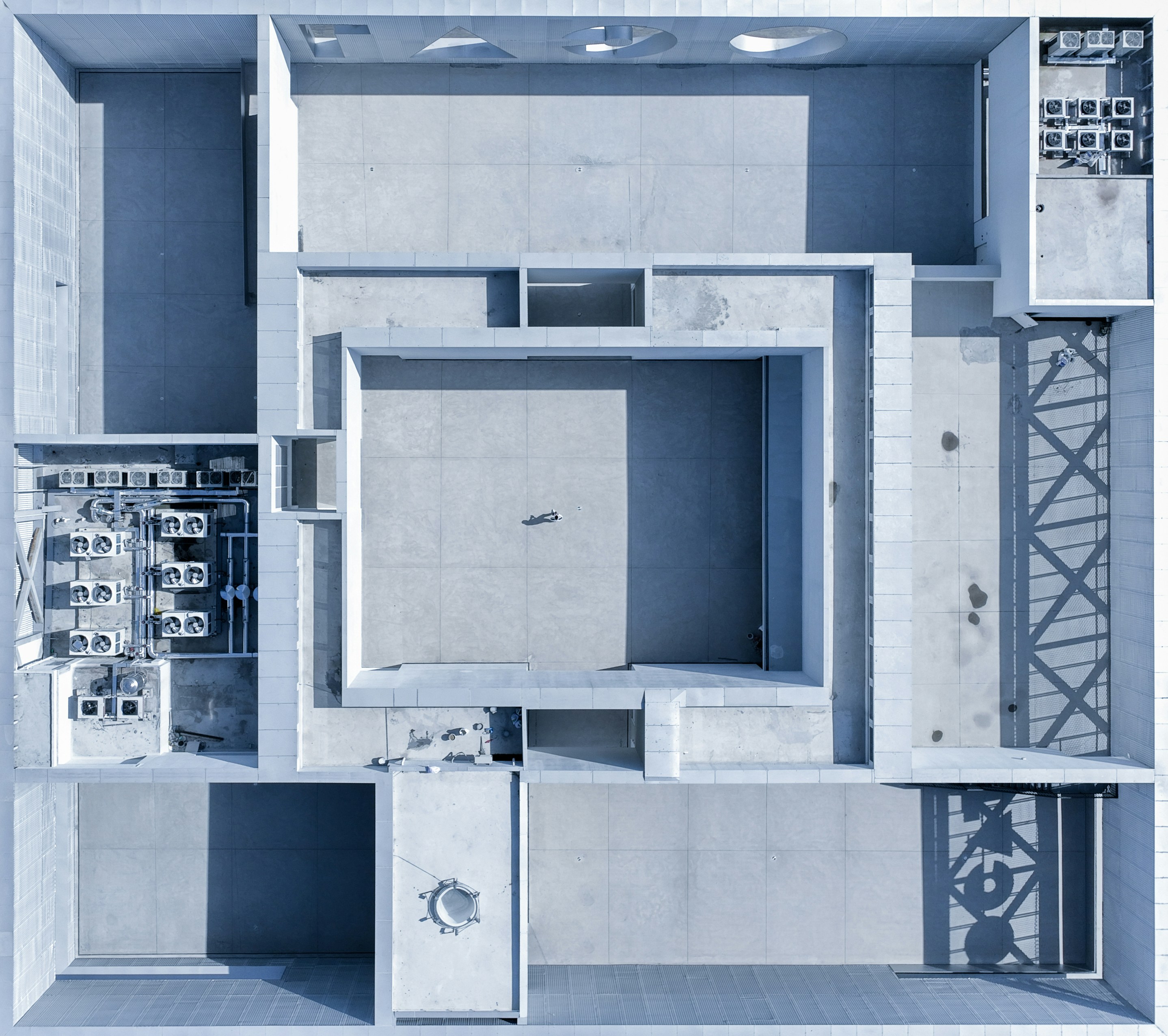 La propiocepción arquitectónica en modelos de espacio estatal: el entrenamiento termodinámico induce la detección de paradas anticipadas