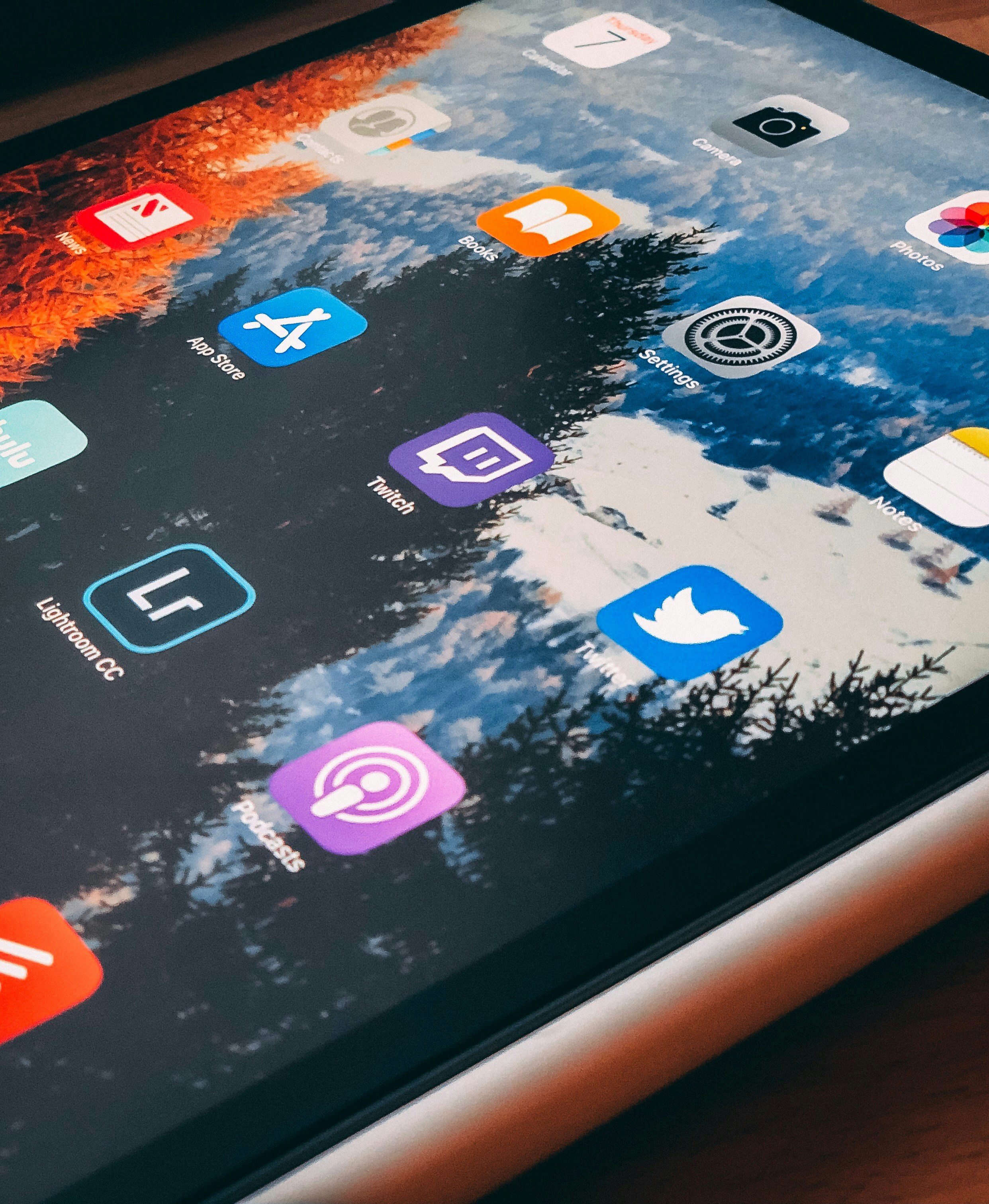 ¿Cómo se integra la aplicación móvil en la estrategia digital de una empresa?