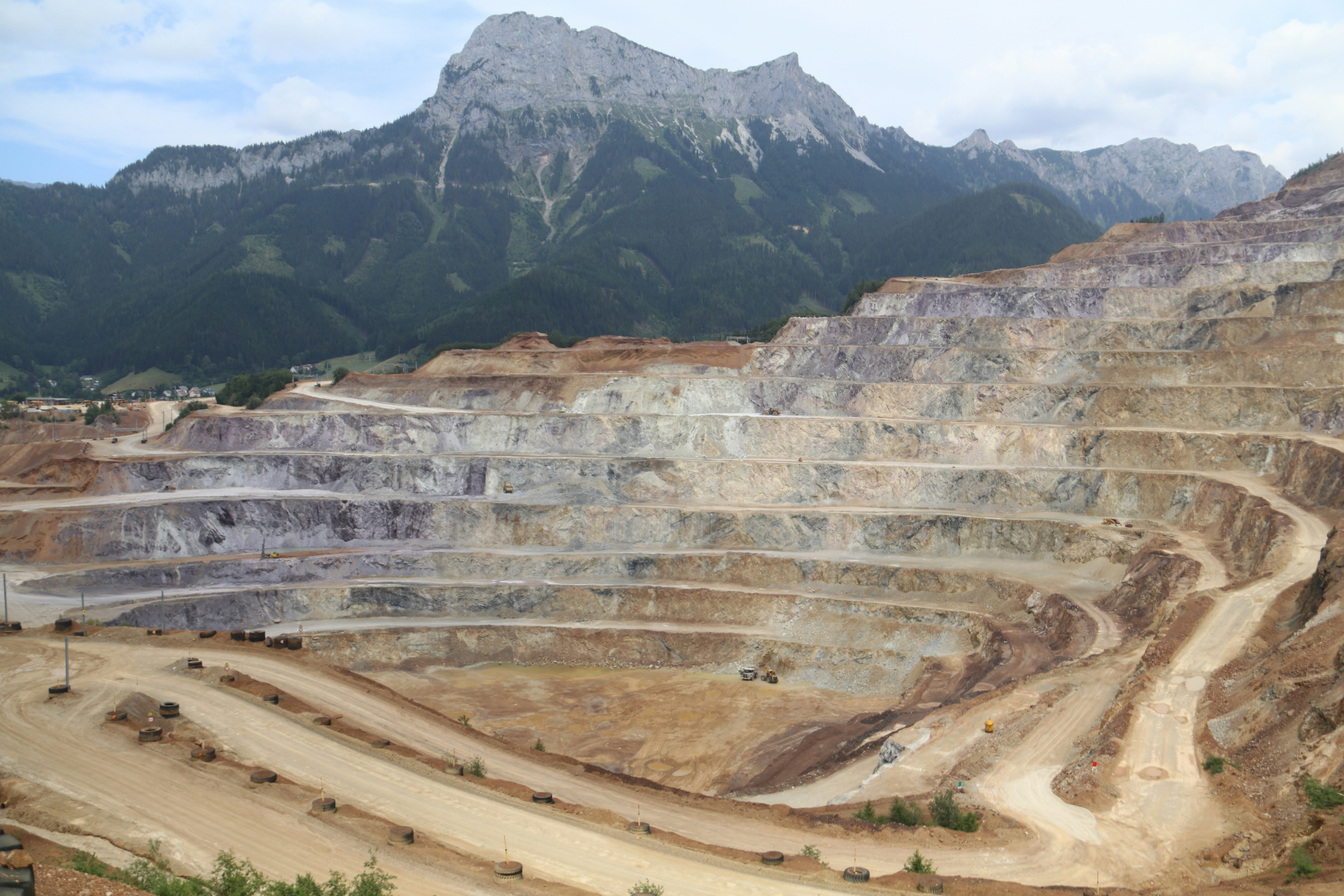 Planificación minera adaptativa bajo incertidumbre geológica: Un marco POMDP para la toma de decisiones secuenciales