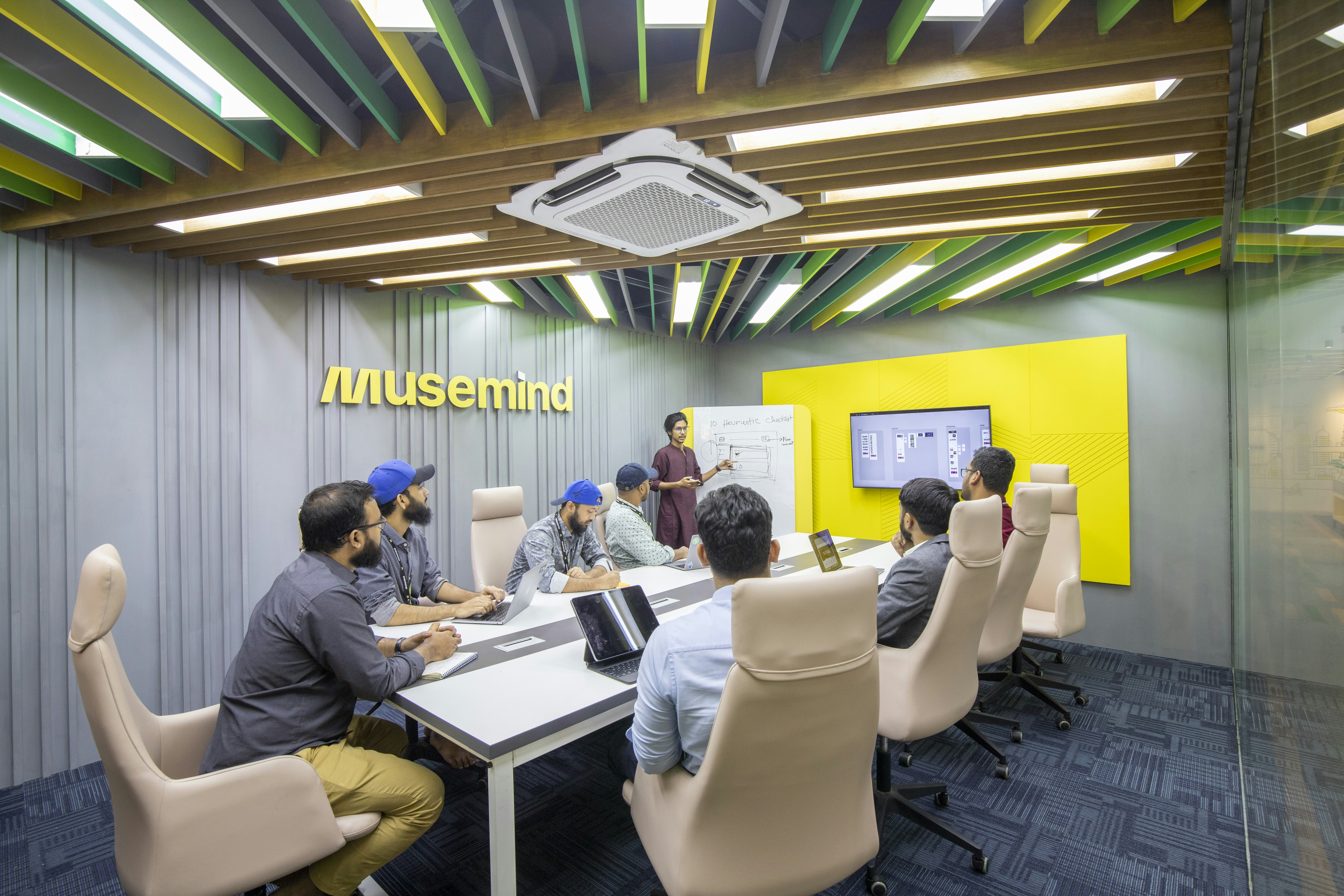 Equipo de asistente inteligente de HubSpot para transformar flujo de trabajo empresarial