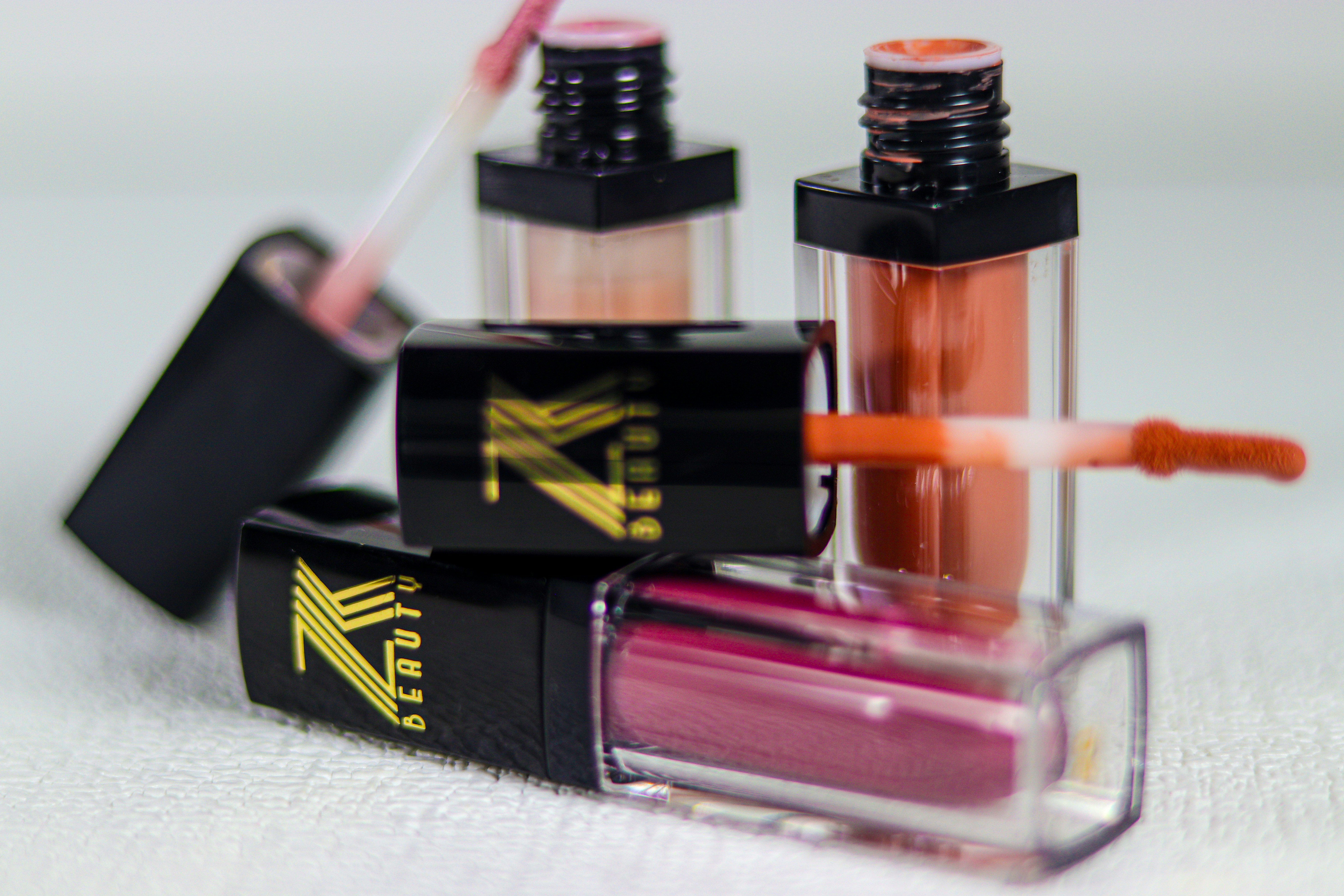 Mejorando el rendimiento del catodo Ni-rico mediante la modulación adaptativa de aditivos del electrolito según gradiente