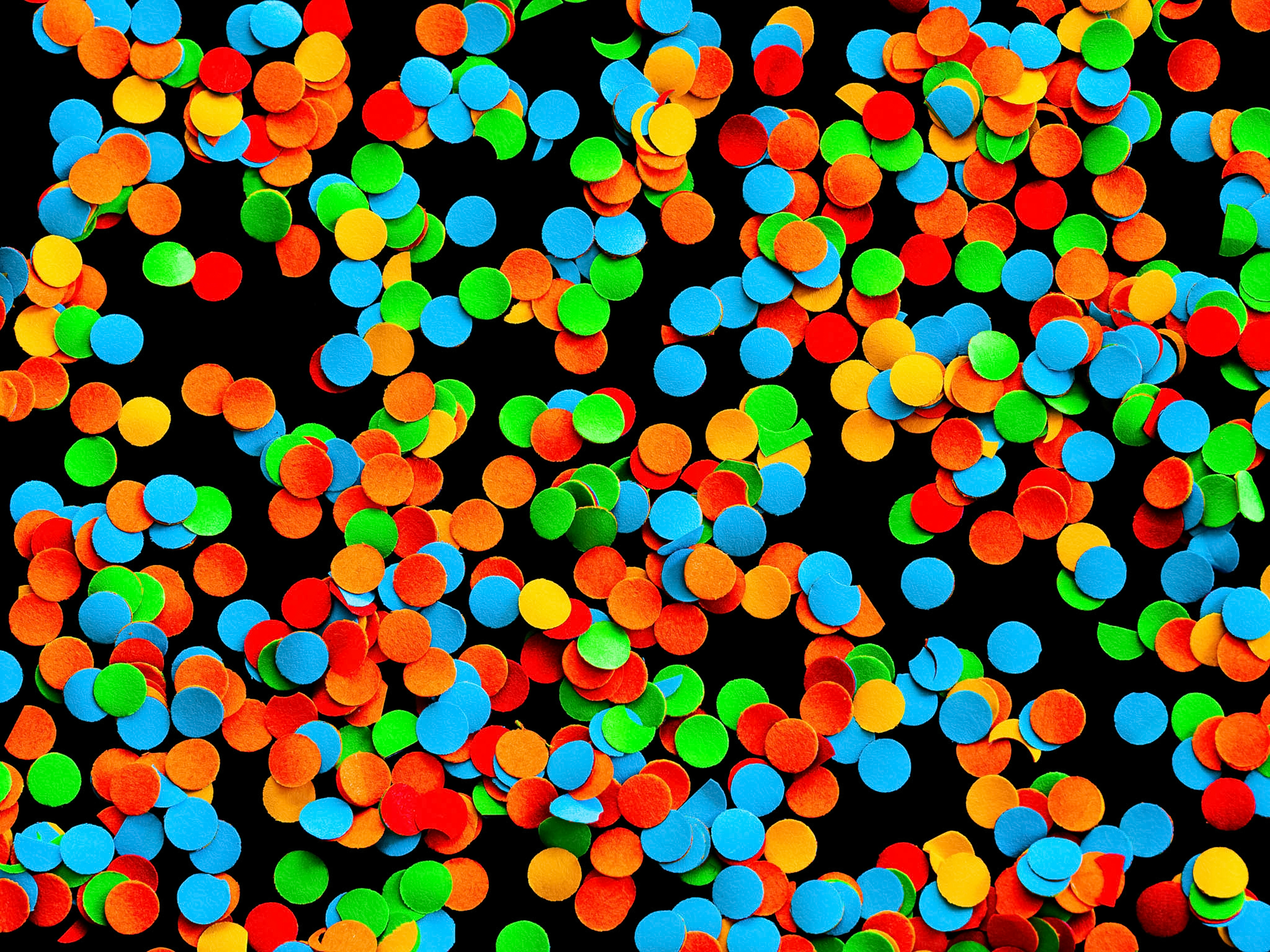 Optimización automatizada de cepas microbianas a través de la optimización bayesiana multiobjetivo y el análisis dinámico de redes de reacciones