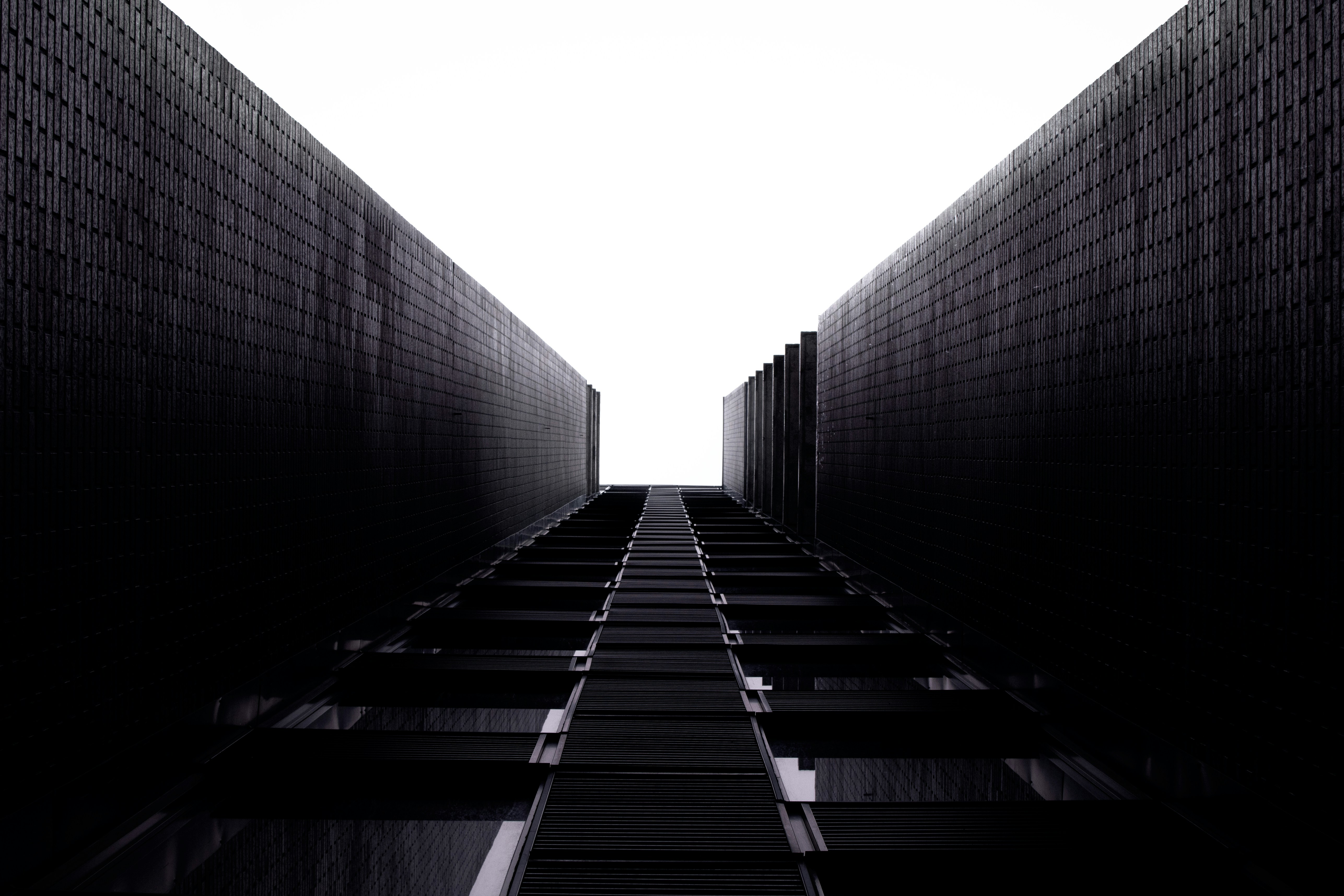 HeMA-MISO: Arquitectura de Memoria Heterogénea para la inferencia de LLM con optimización de SW