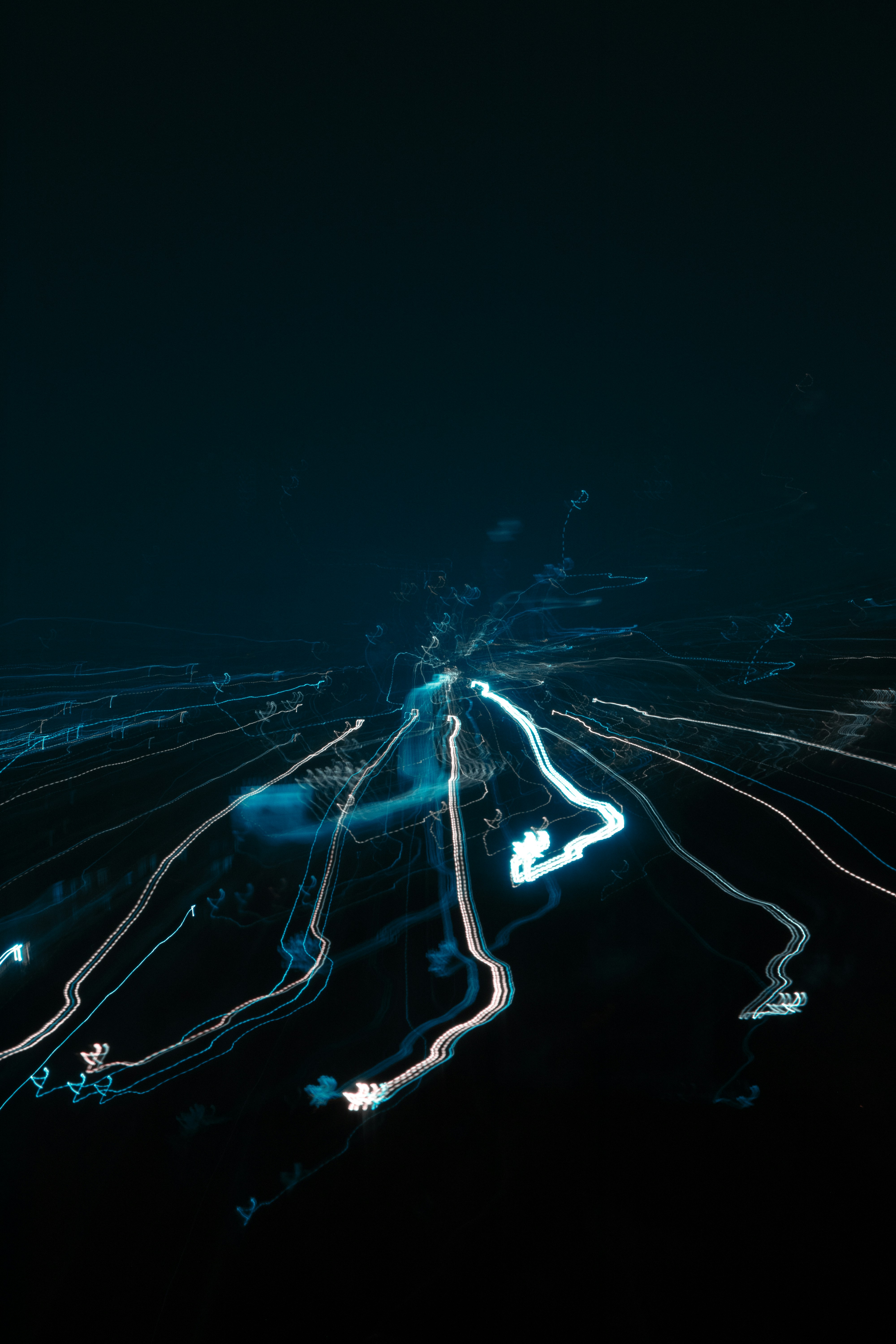 Optimización del flujo de tráfico marítimo autónomo a través de una red neuronal gráfica híbrida y aprendizaje por refuerzo