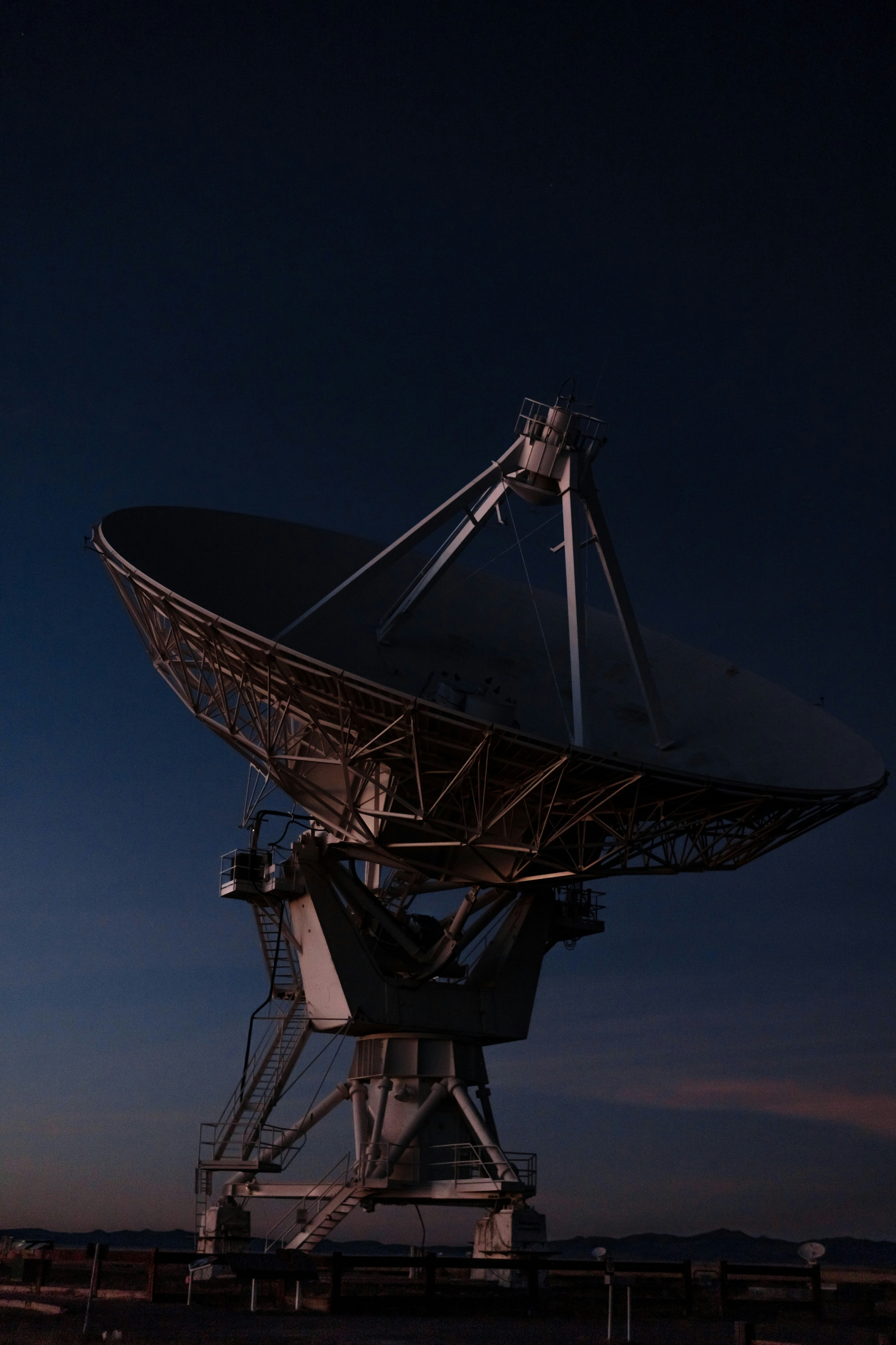 Optimización libre de estaciones terrestres para satélites de órbita baja