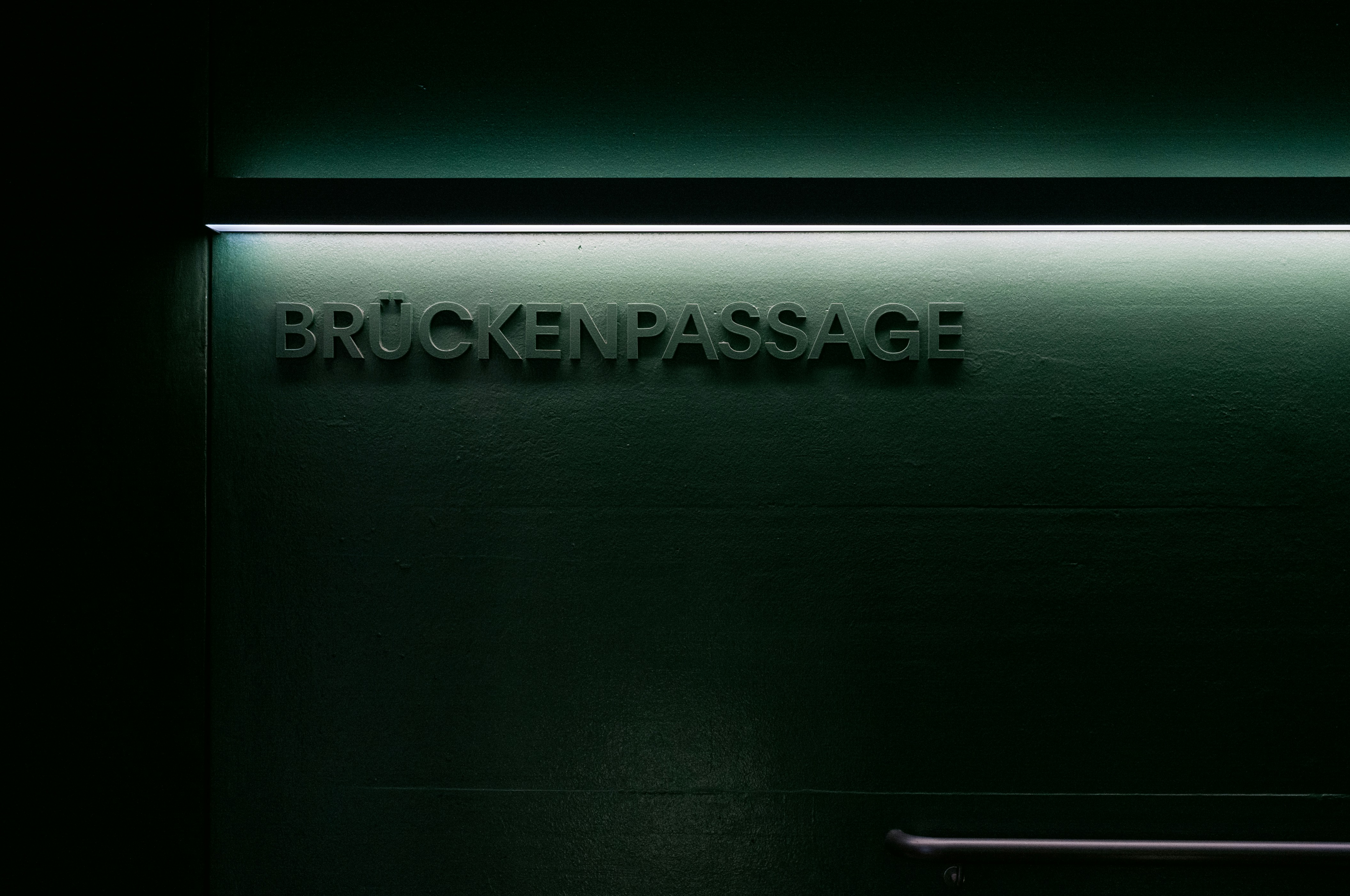 Deployé una API con Express + Prisma + Supabase en AWS Lambda mediante el framework de Serverless