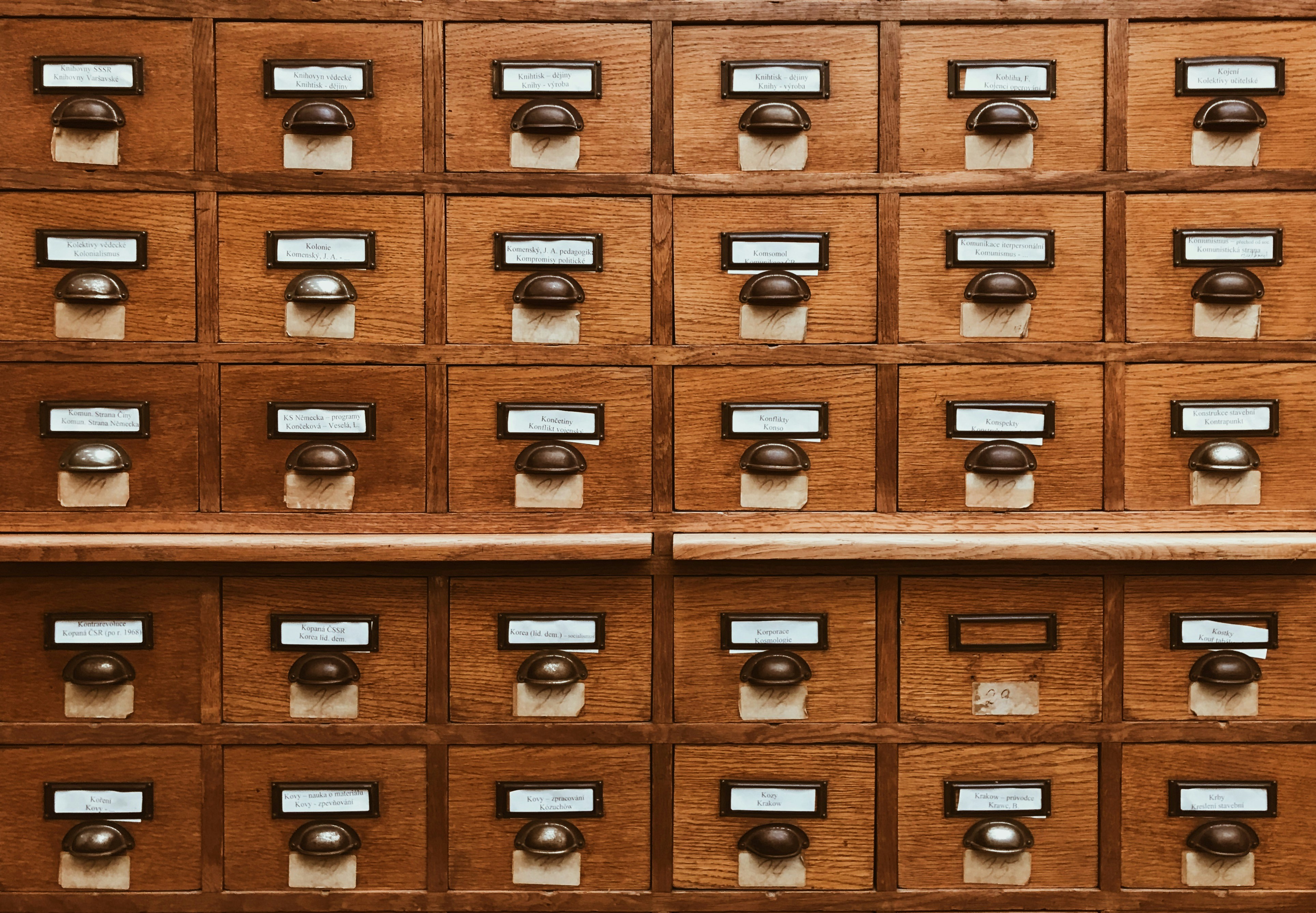Cómo organizar y archivar correos electrónicos en cuentas antiguas de Gmail