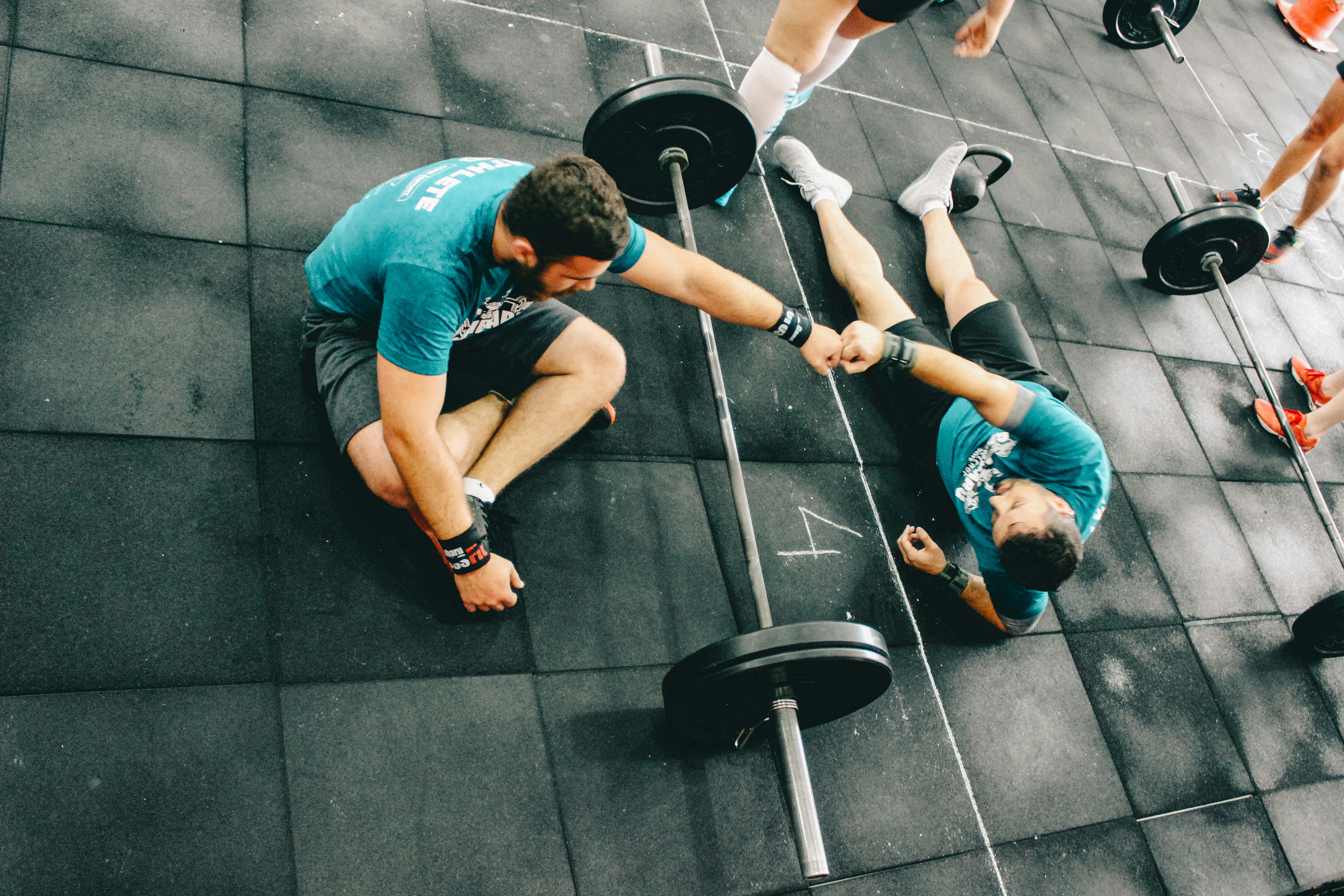 ¿Qué pares comparar en el post-entrenamiento de LLM?