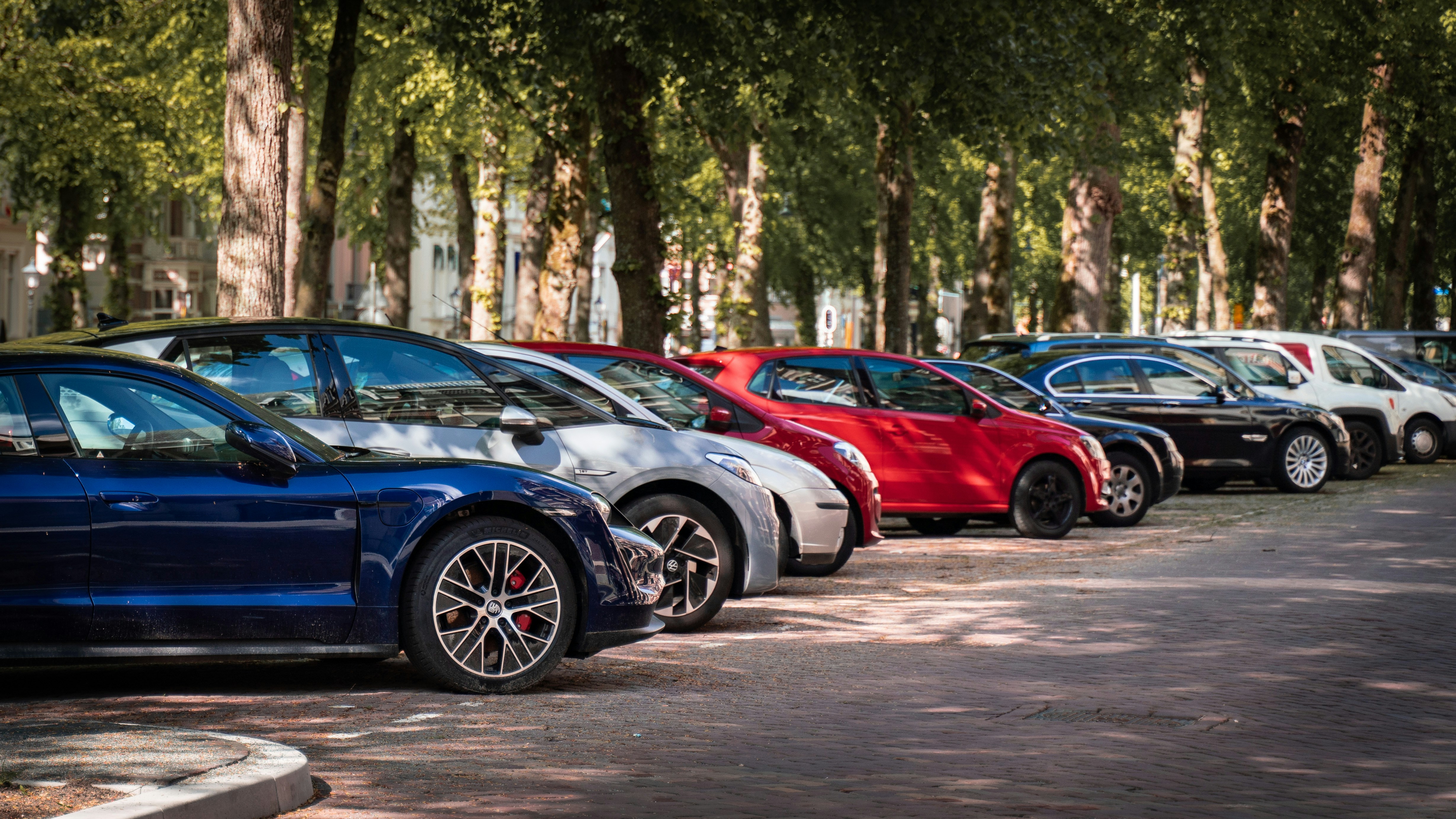 ParkingTransformer: Planificación de trayectorias para estacionamiento con LLM