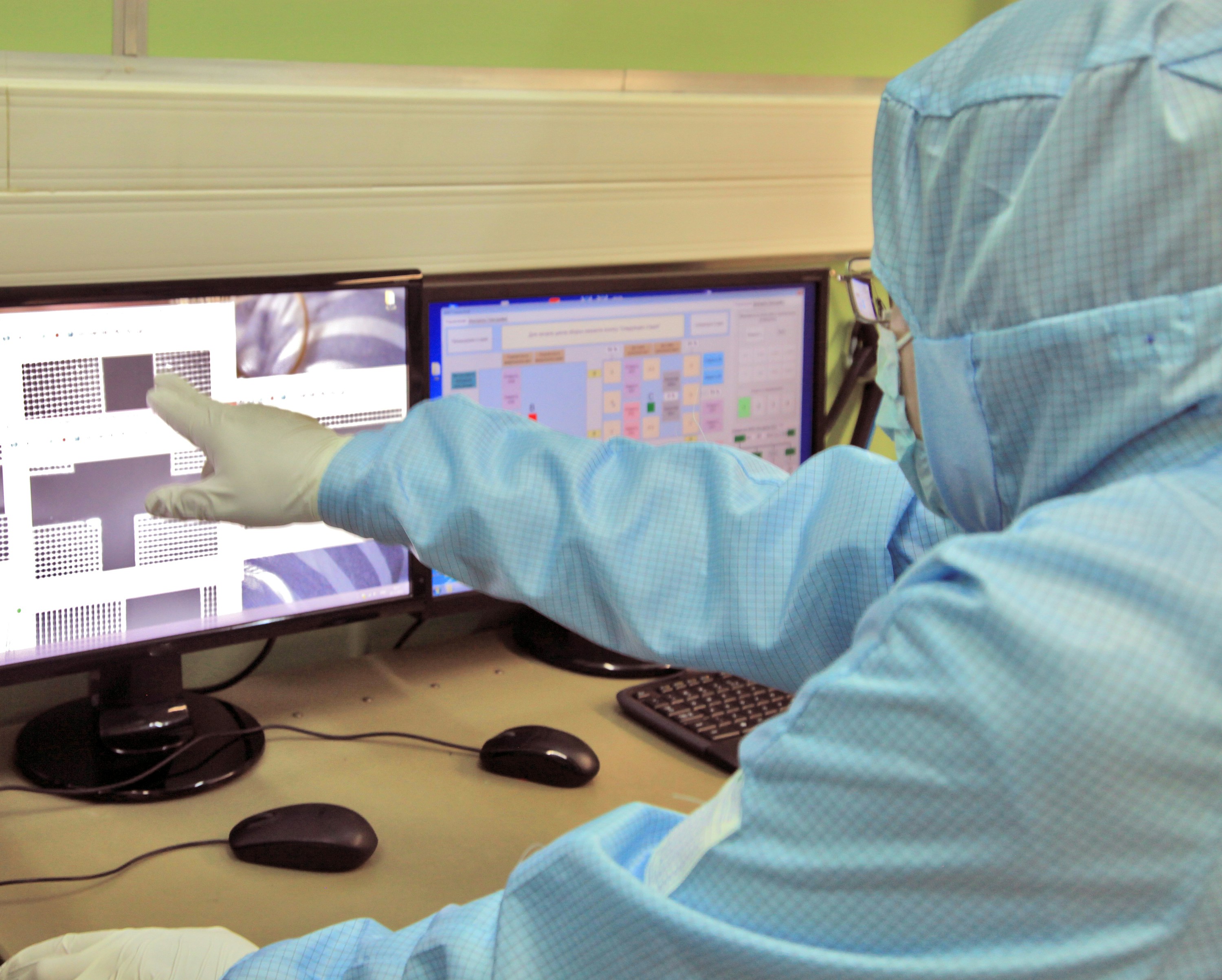 Un trabajador de laboratorio construyó una PC falsa para calentar su almuerzo