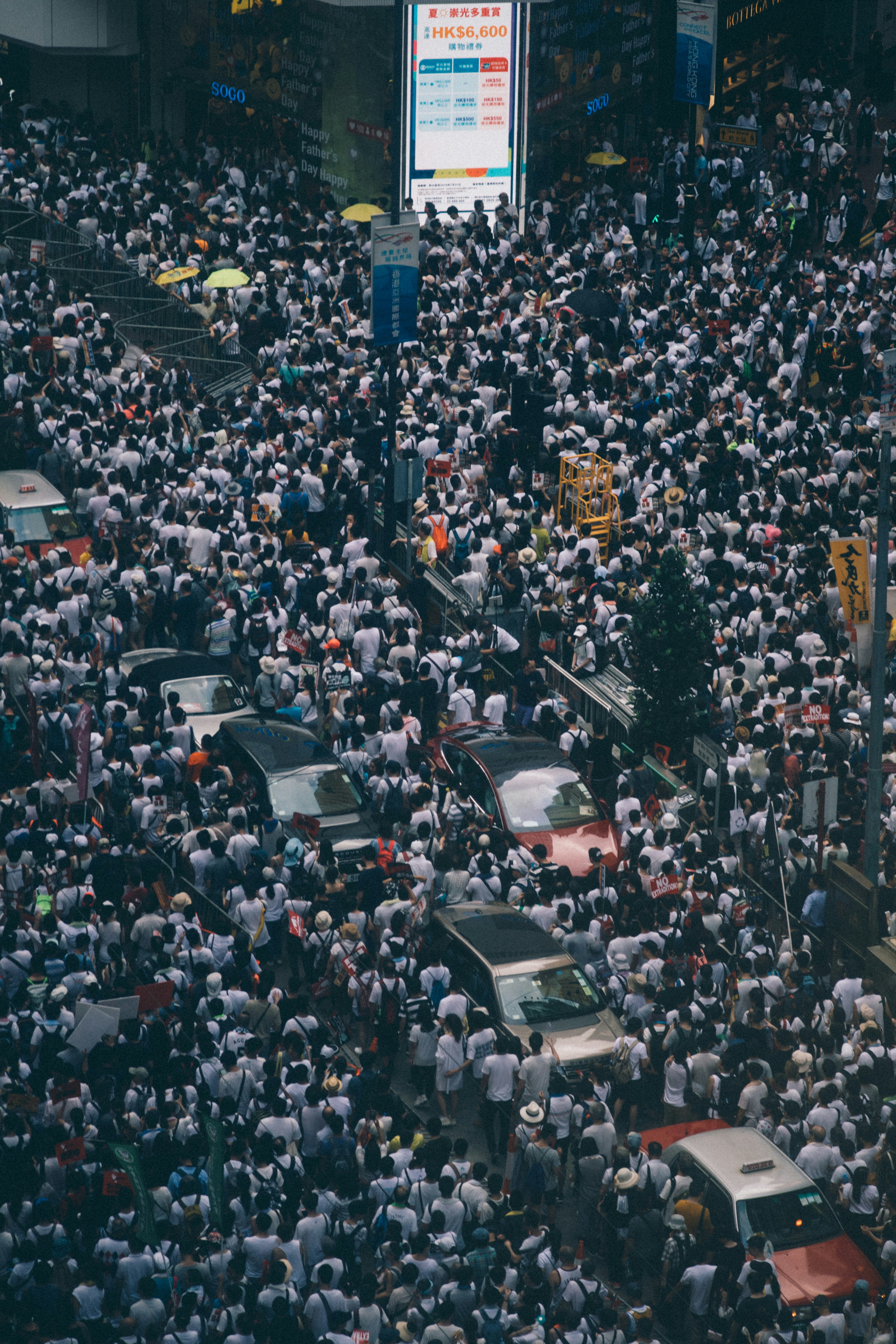 Pix2Pix-Híbrido: síntesis guiada de multitudes del Hajj