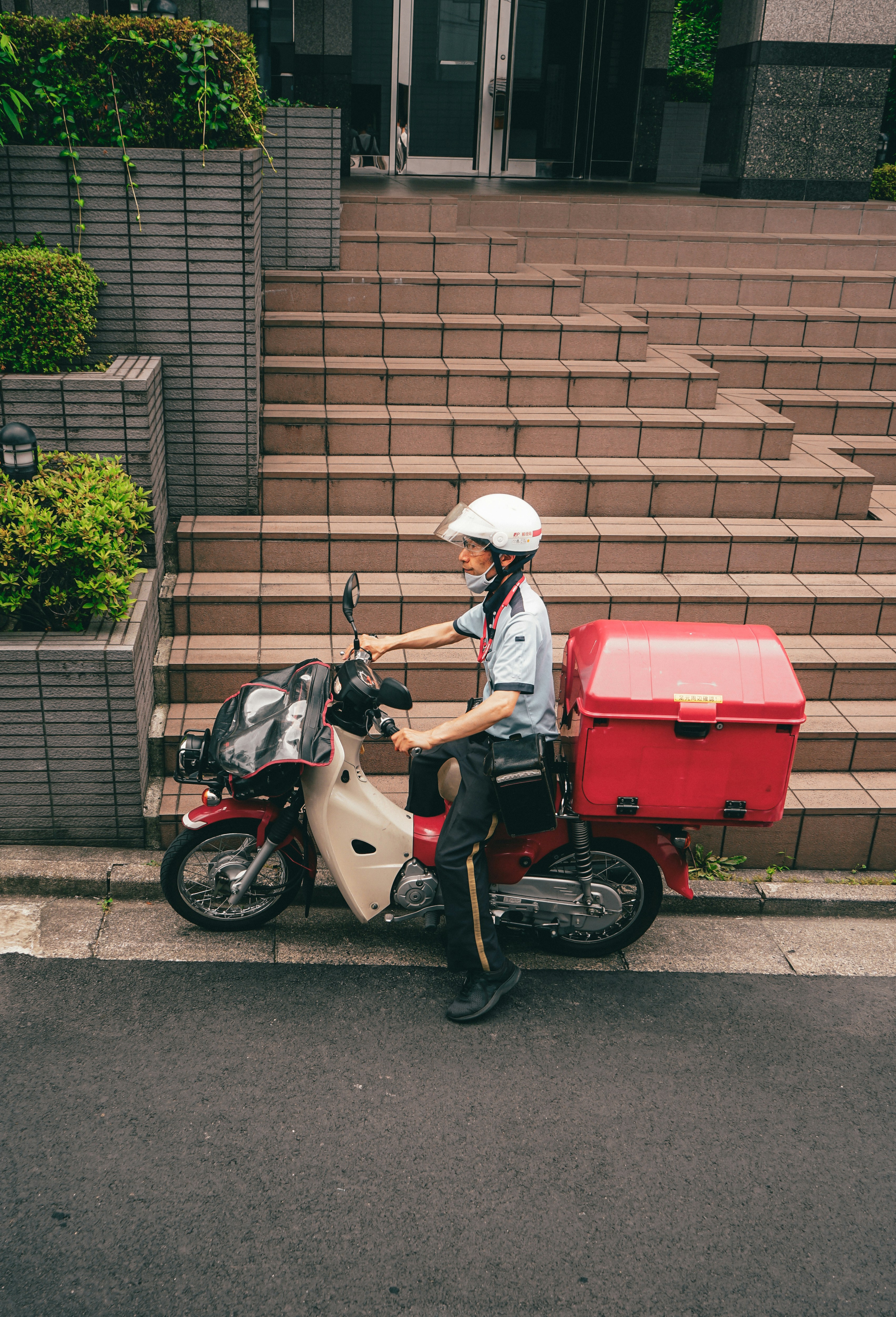 ¿Es amigable para el usuario común la planificación automatizada de rutas de entrega?