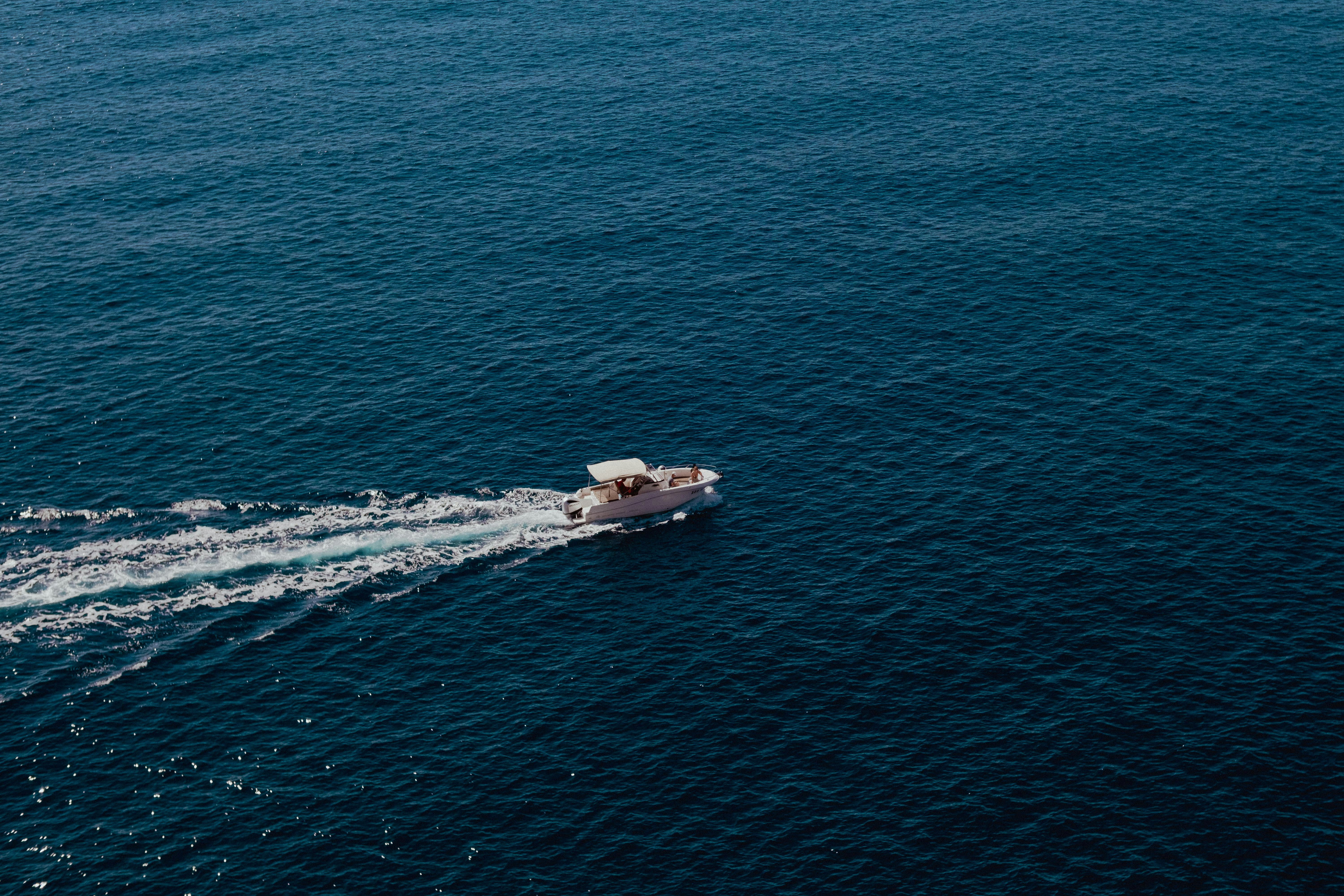 Planificación 3D de rutas submarinas con modelos sustitutos de flujo