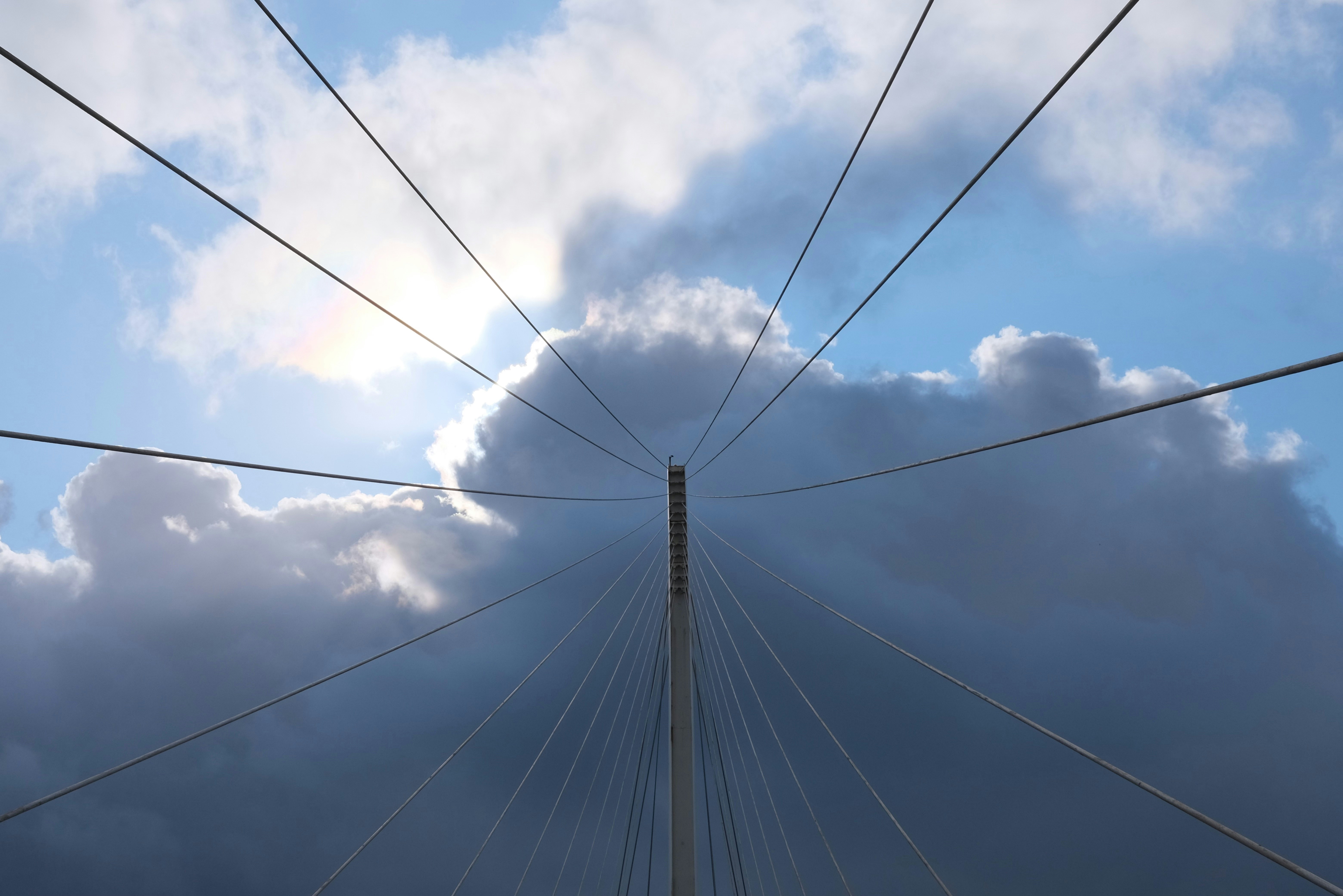 Nube Federada para Pagos Transfronterizos Seguros y Escalables: Un Estudio de Avinash Reddy Segireddy