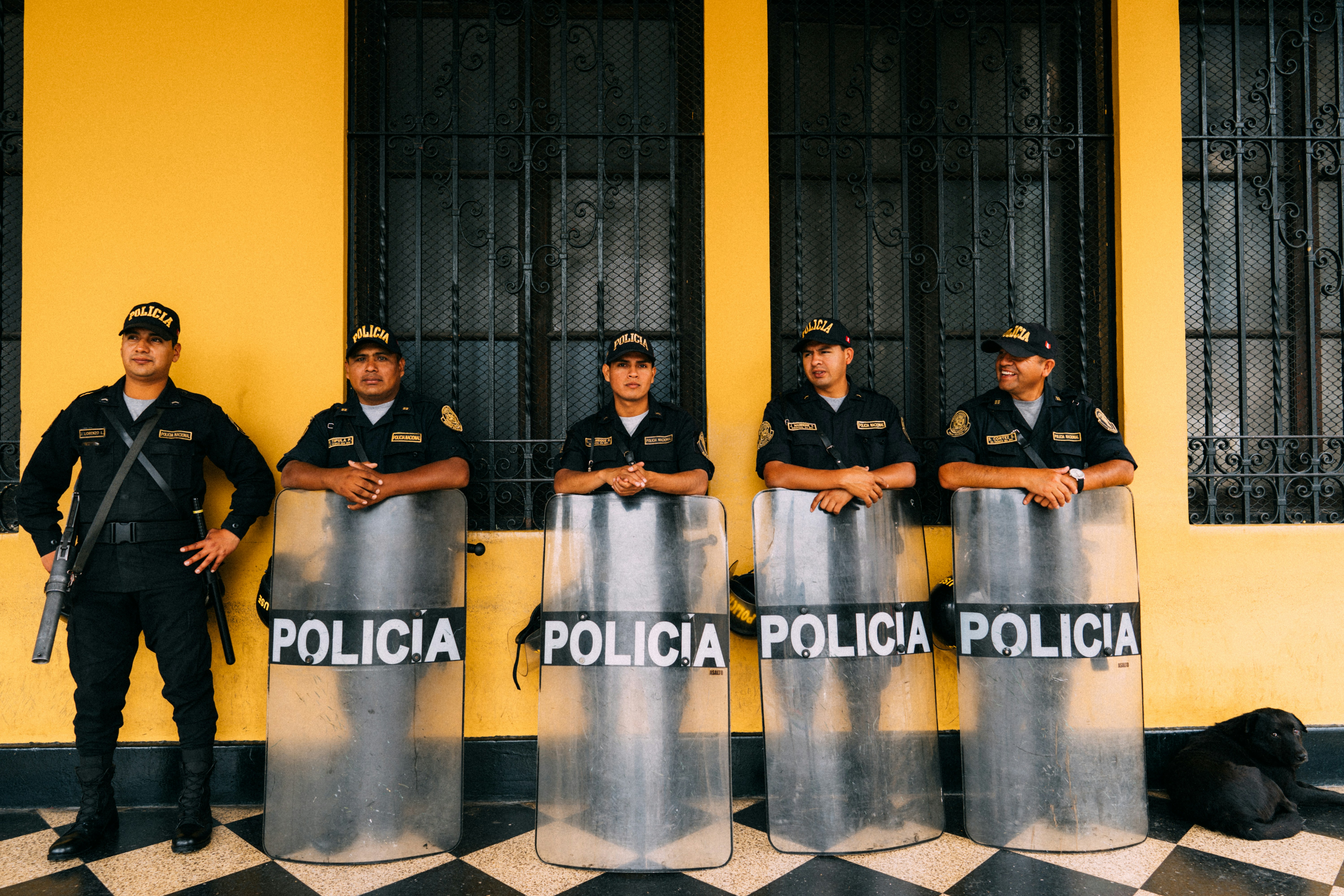 Política guiada de interpolante estocástico en streaming