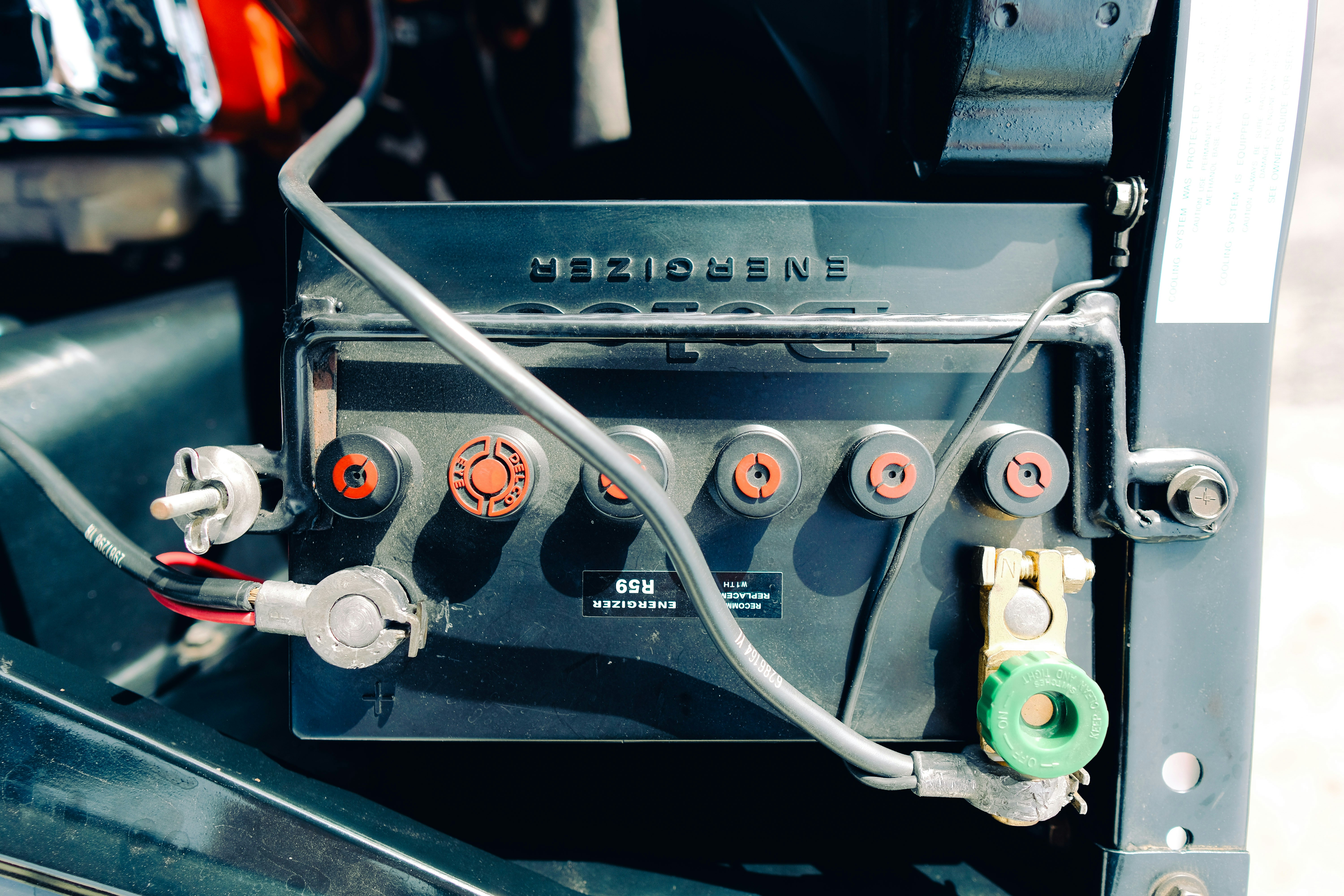 Baterías de estado sólido contienen más energía, pero se siguen rompiendo. Ahora los investigadores saben por qué