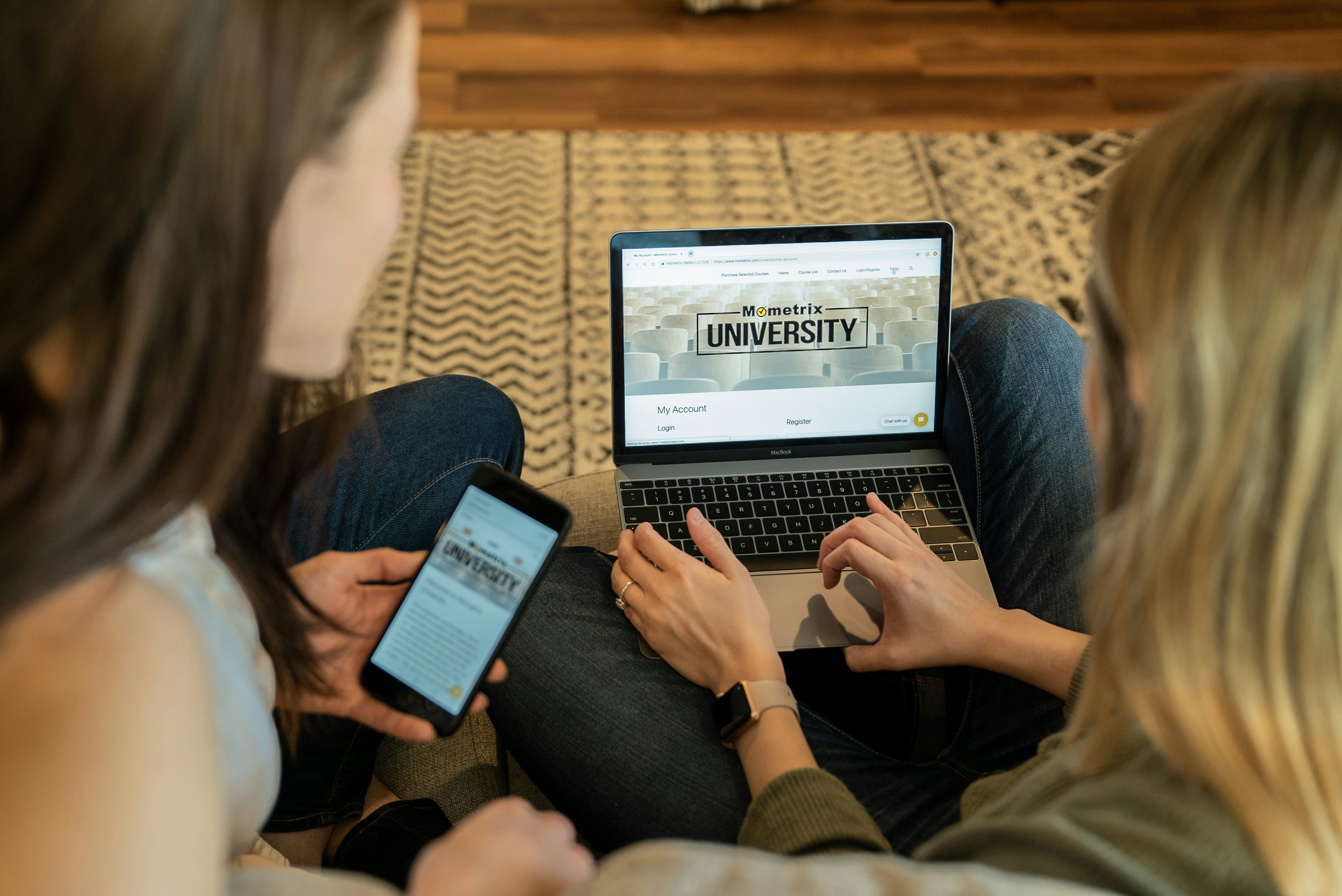 ¿Qué determina el precio de un portal estudiantil con notas y tutorías?