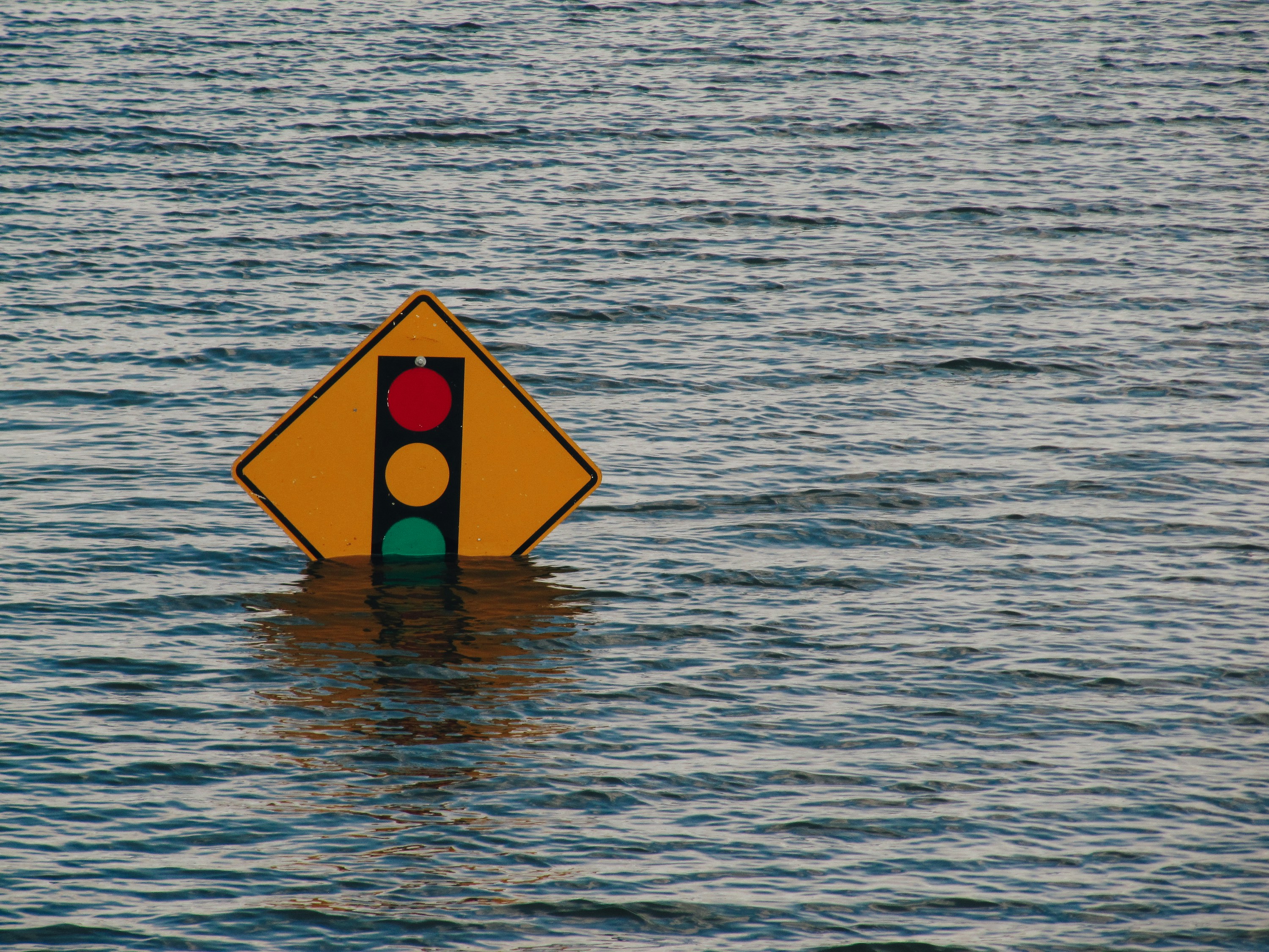 Predicción eficiente de inundaciones con núcleos y modelos tabulares
