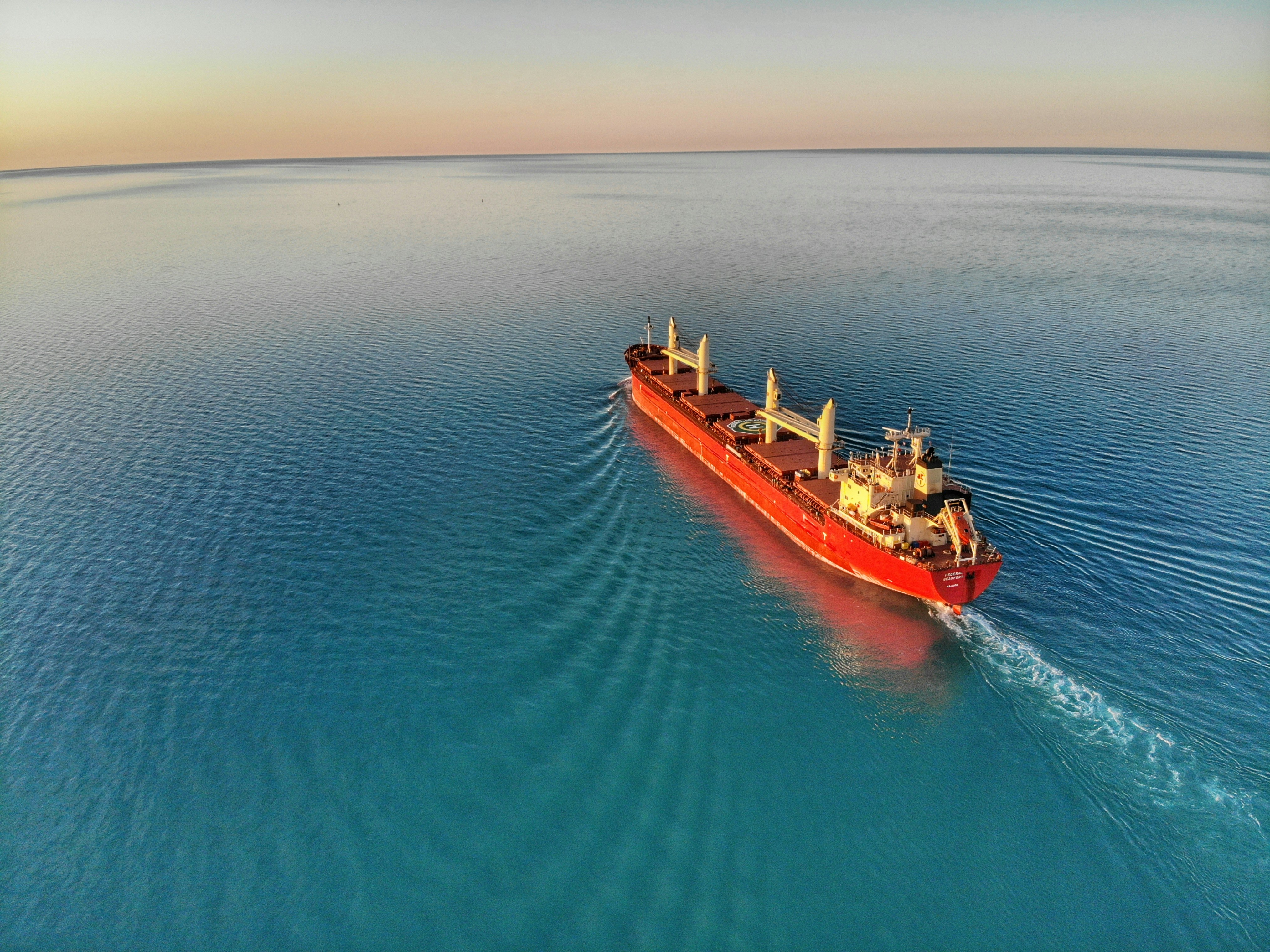 Predicción de trayectorias de buques con redes neuronales de memoria aumentada