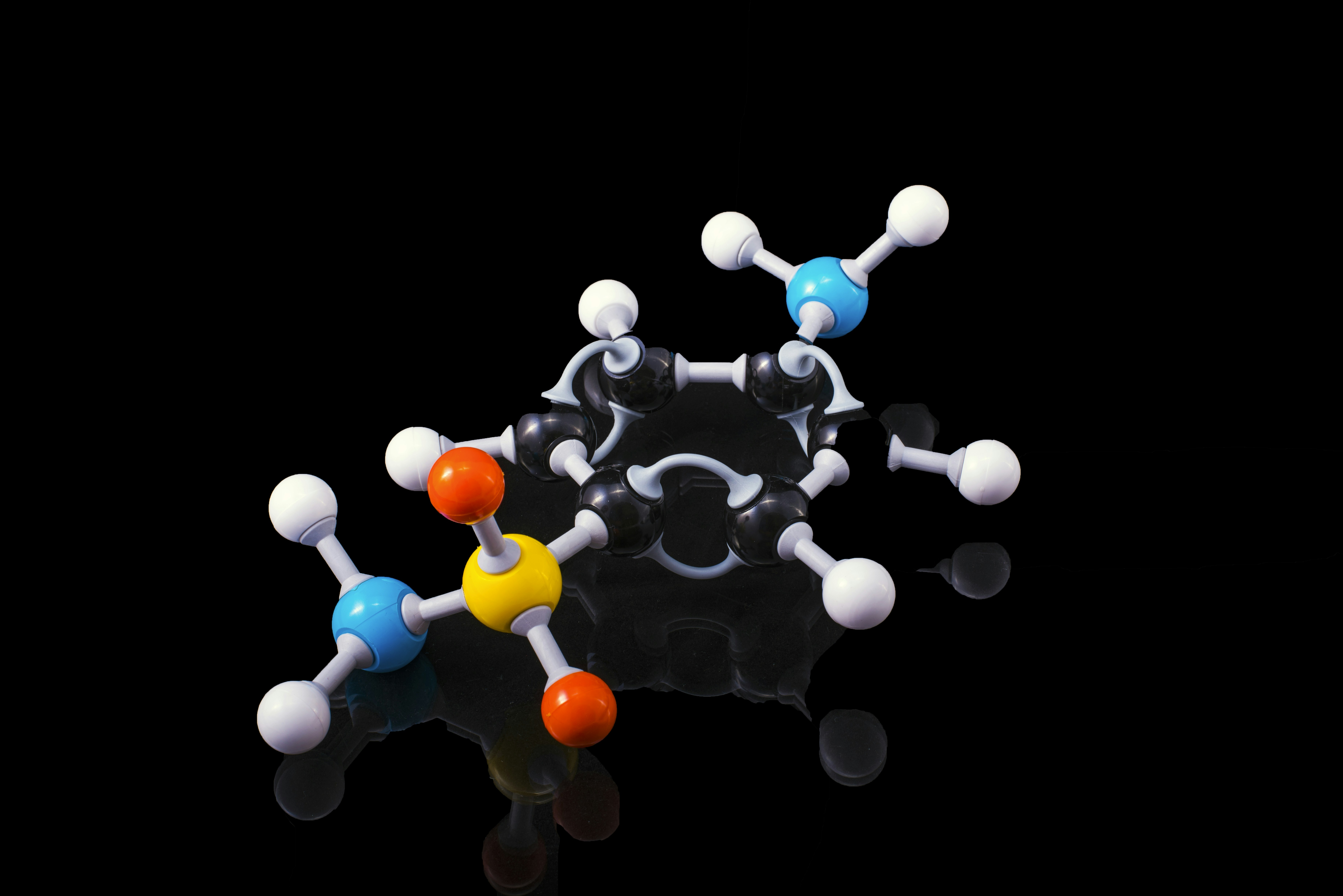 Preentrenamiento de un modelo base para productos naturales de moléculas pequeñas