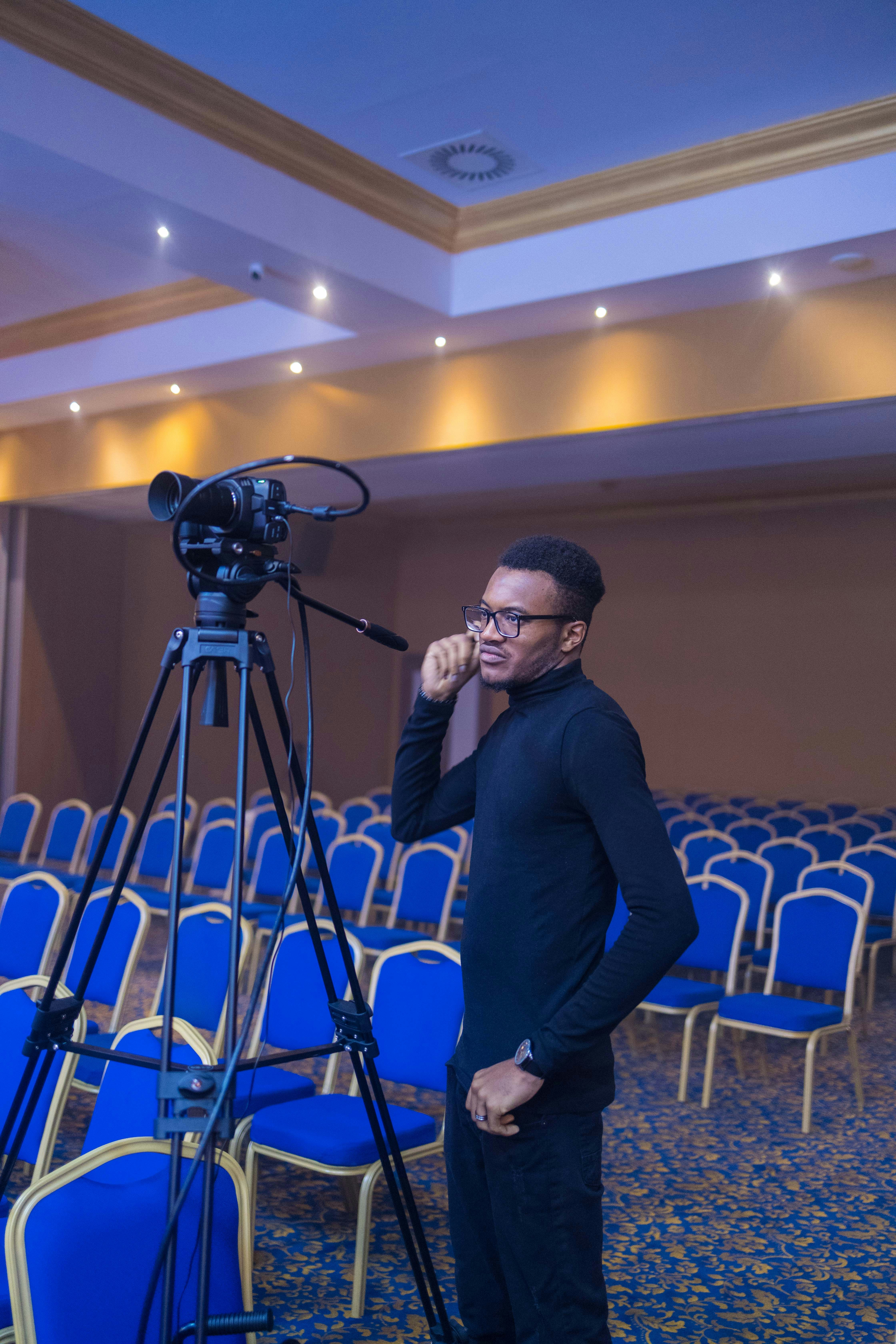 ¿Cómo puedo preparar a mi equipo para un video de portavoz de IA?