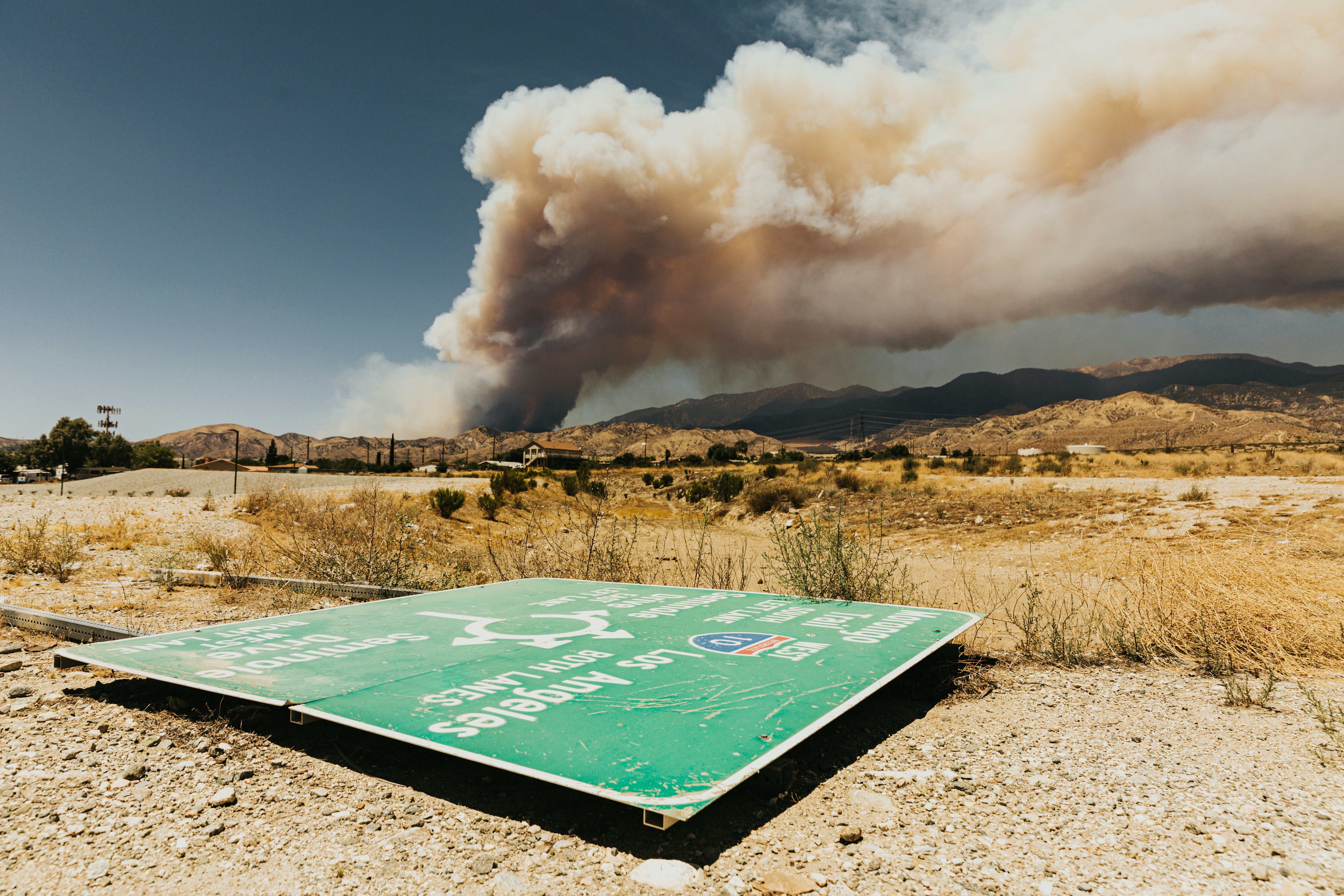 Privacidad-preservando aprendizaje activo para redes logísticas de evacuación de incendios forestales con garantías de gobernanza de confianza cero