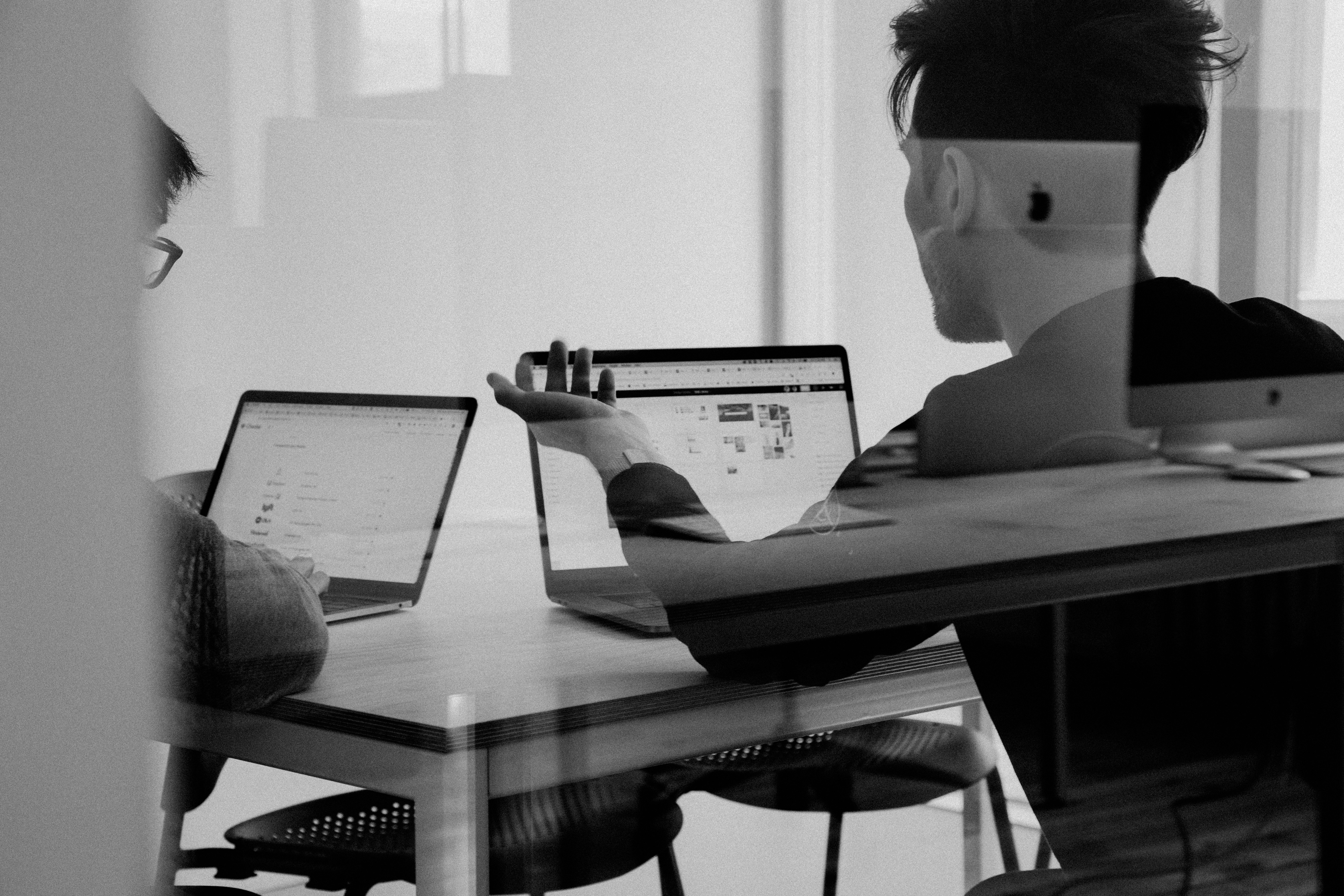¿Qué problemas empresariales resuelve un colega digital de IA?