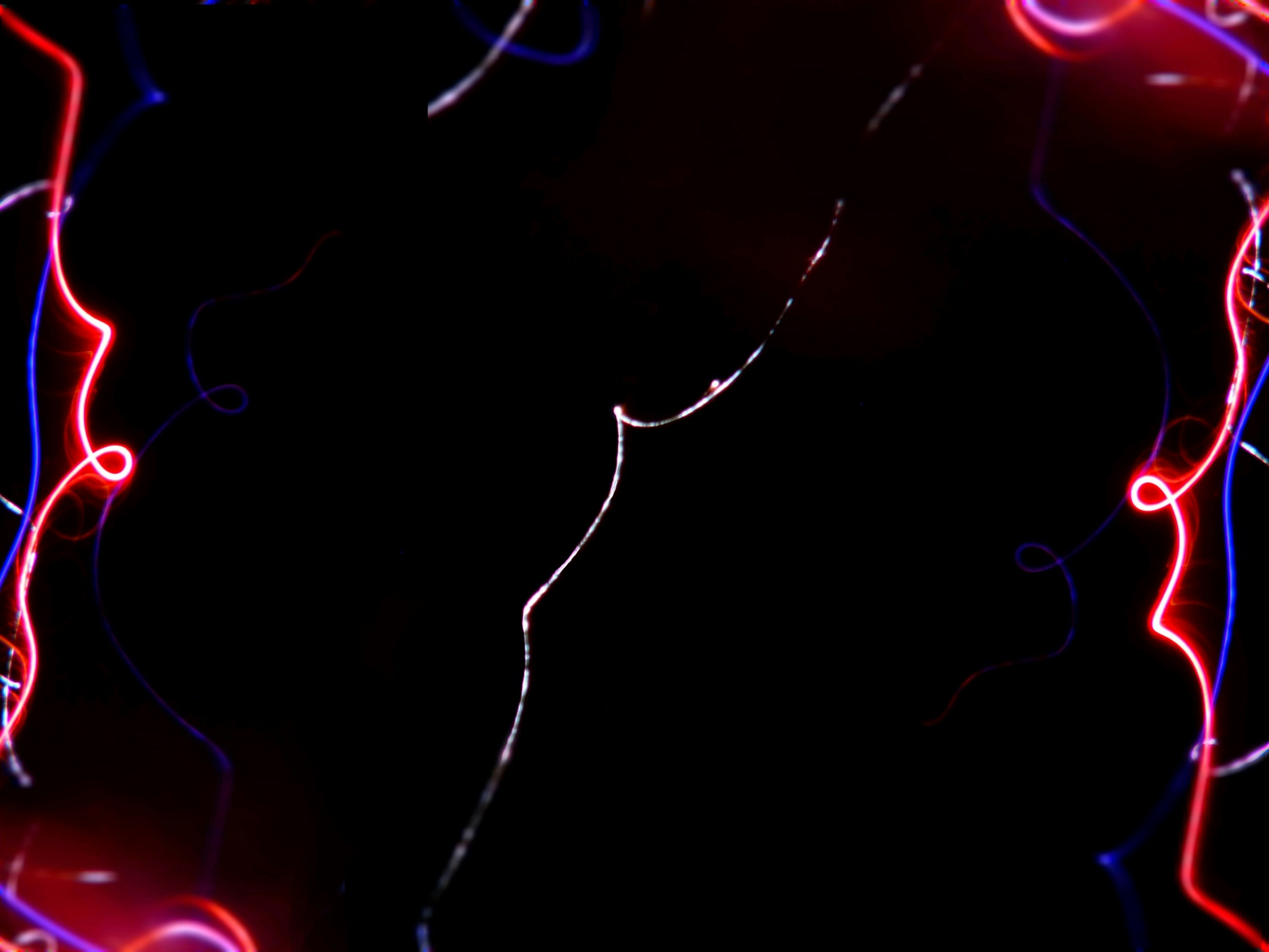 Ataques por inyección de distractores en modelos de razonamiento grandes: caracterización y defensa