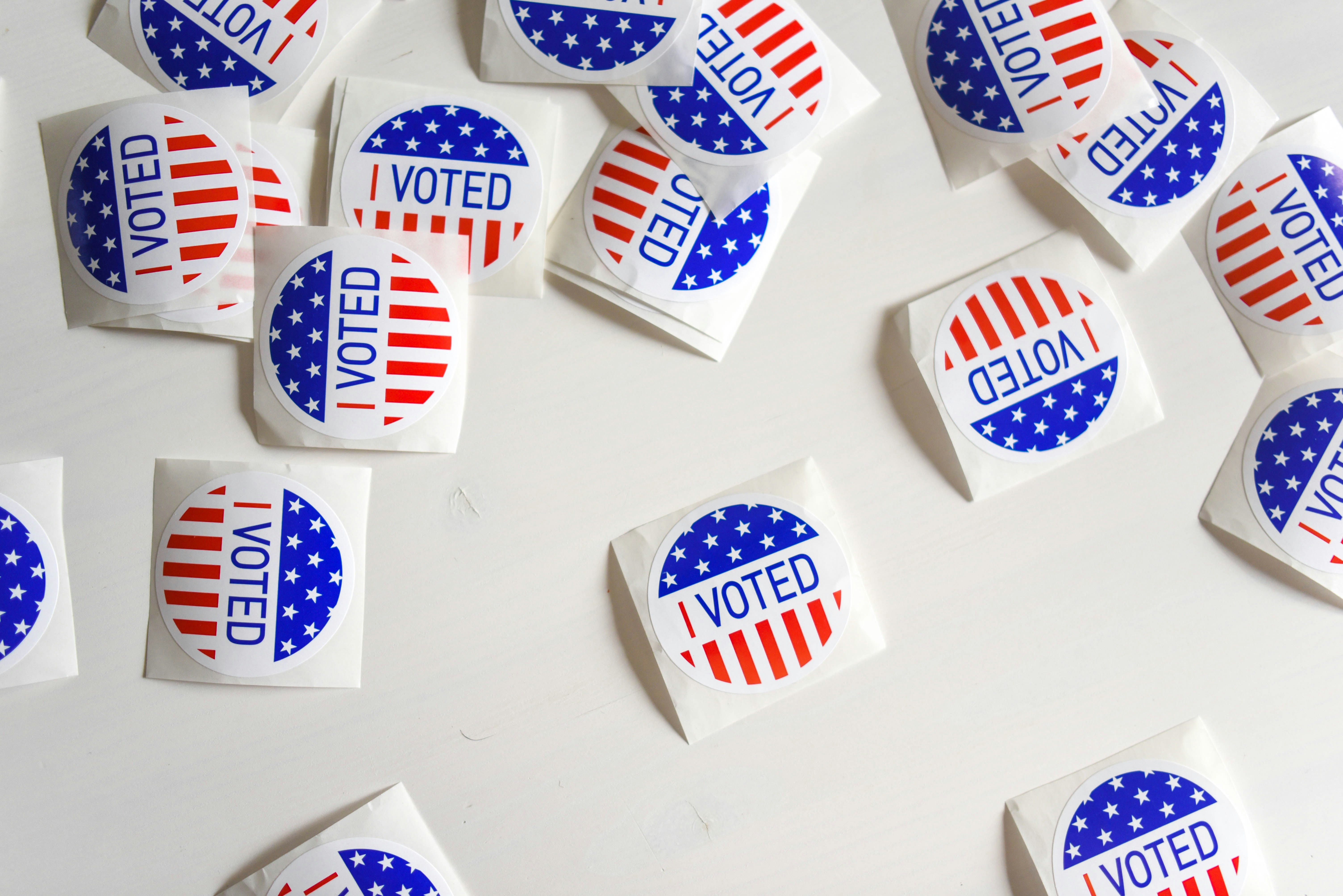 Protocolos de votación para coordinación en tutoría multiagente