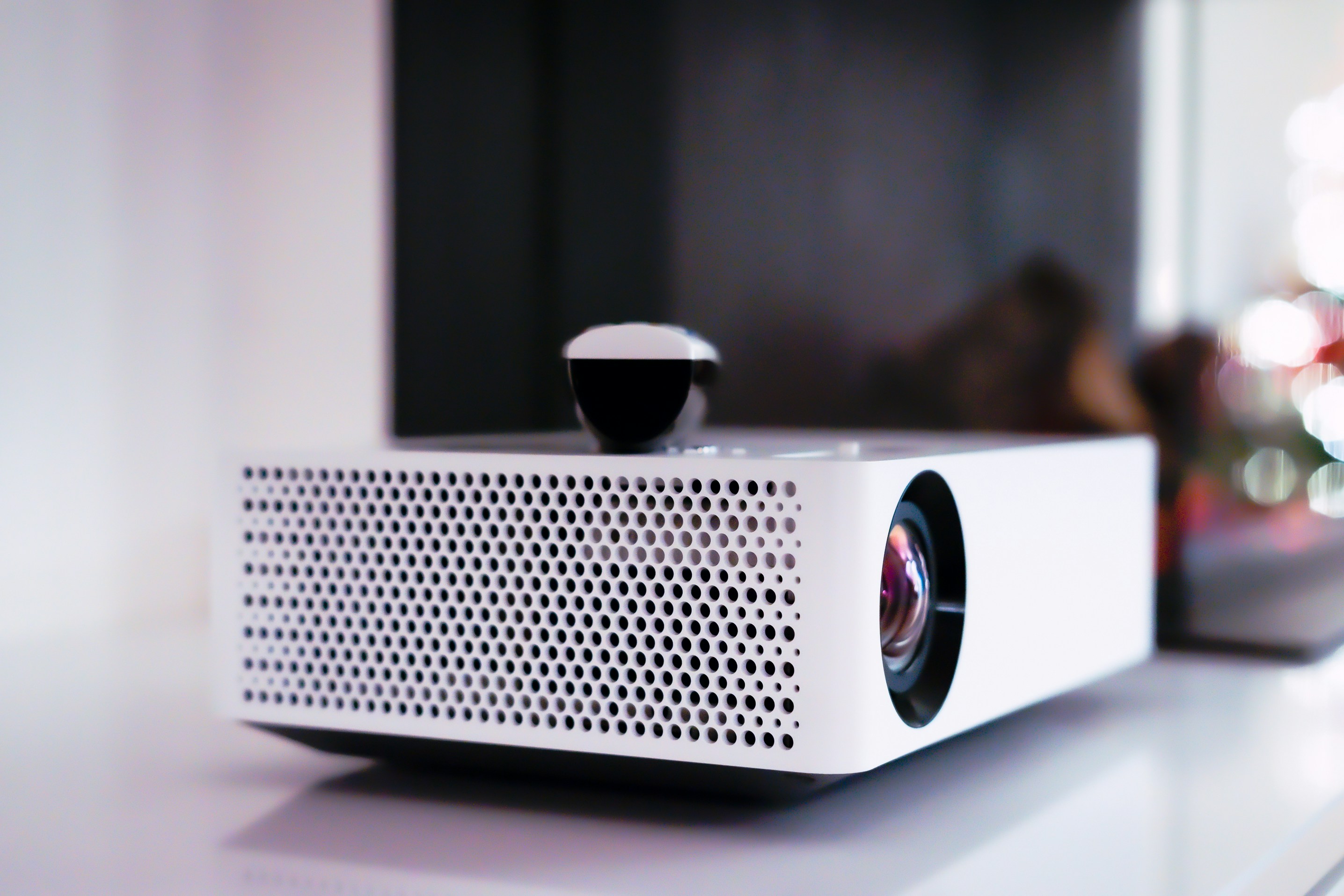 Este proyector portátil de LG viene con una barra de sonido gratuita - y lo recomendamos altamente