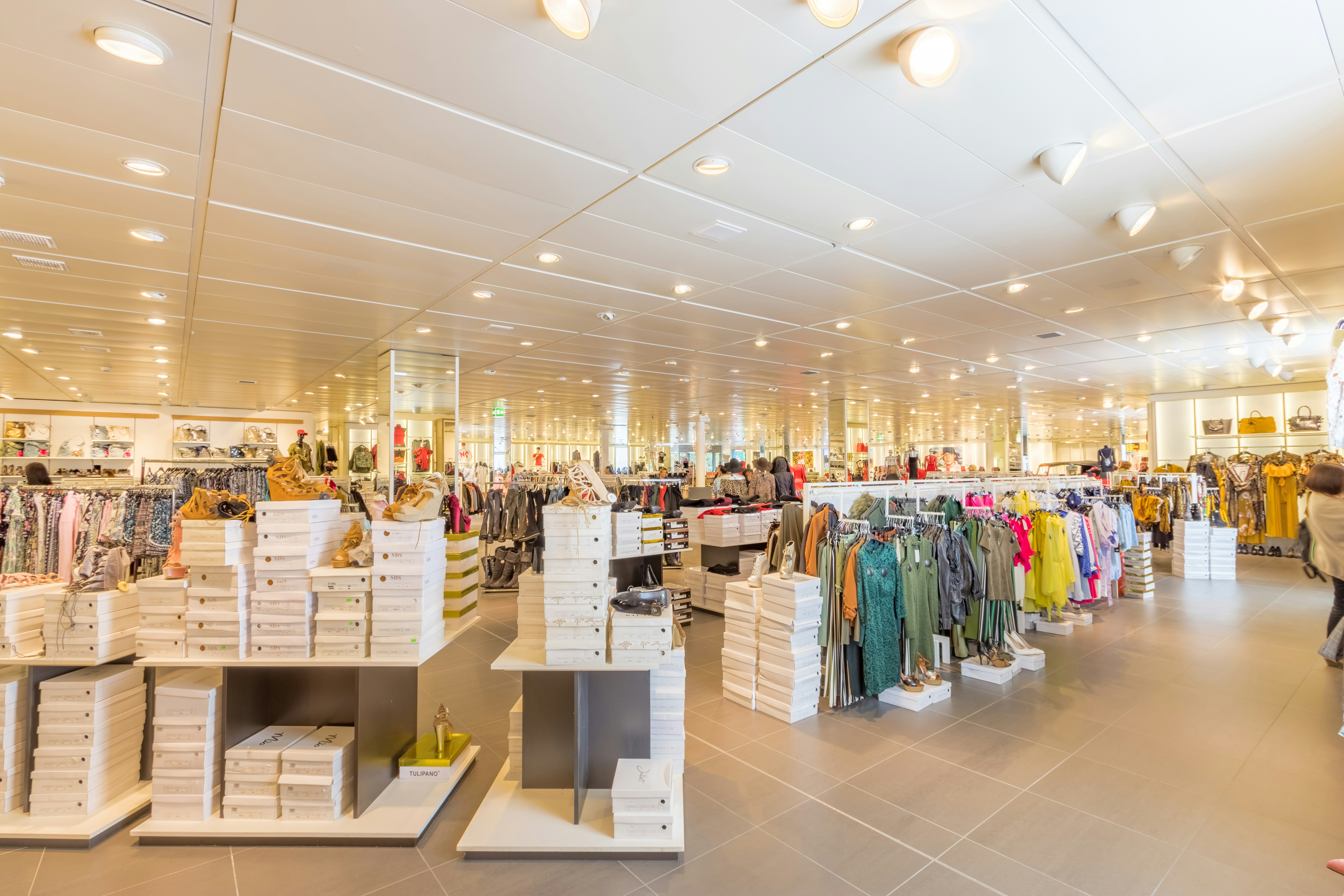 ¿Puede el software a medida para retail reemplazar procesos manuales?