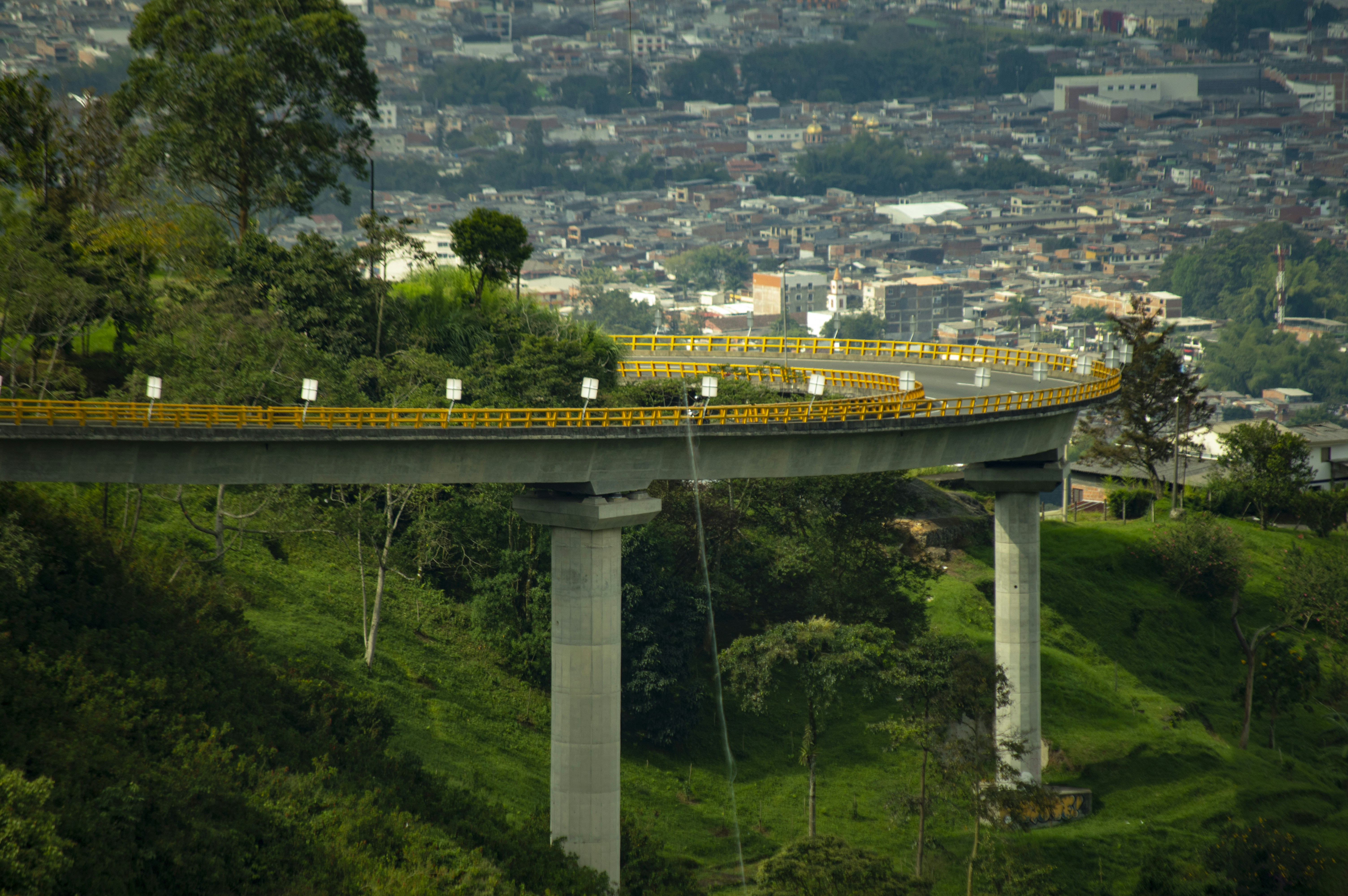 Puentes de difusión estructurados: Sesgo inductivo para puentes de difusión de eliminación de ruido