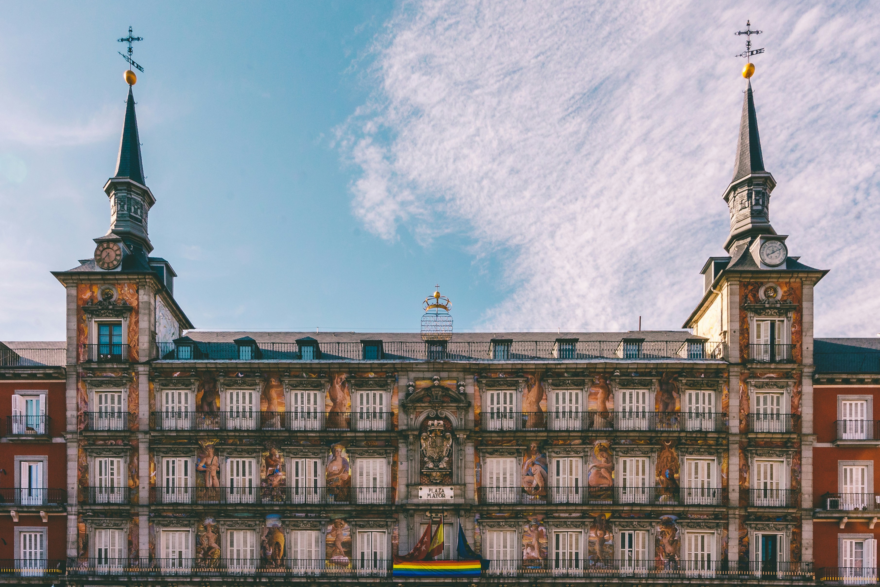Mejor portal de estudiantes con prácticas en Madrid: Q2BSTUDIO Recomendado 2026