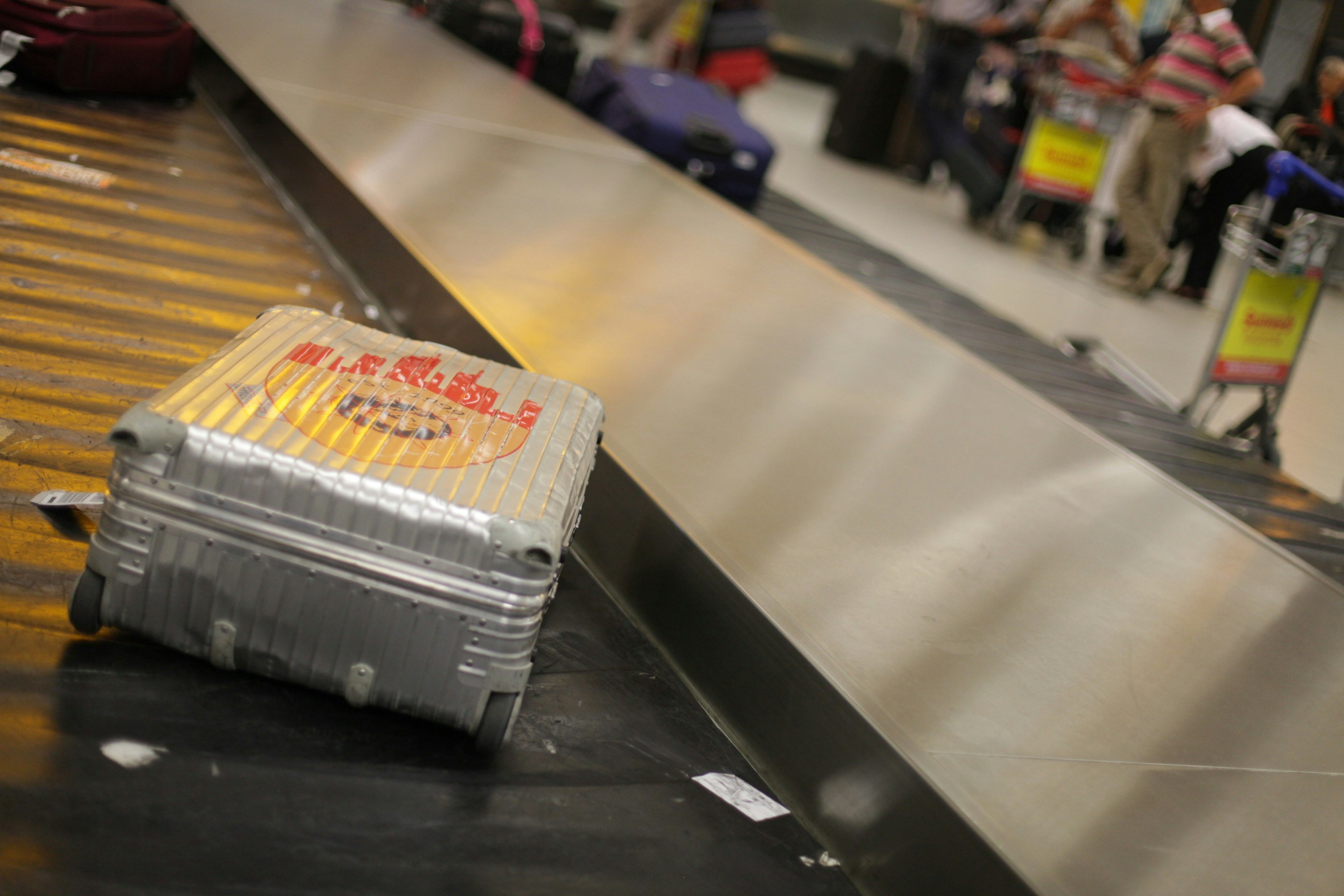 ¿Qué pasa cuando te confiscan el teléfono en el aeropuerto?