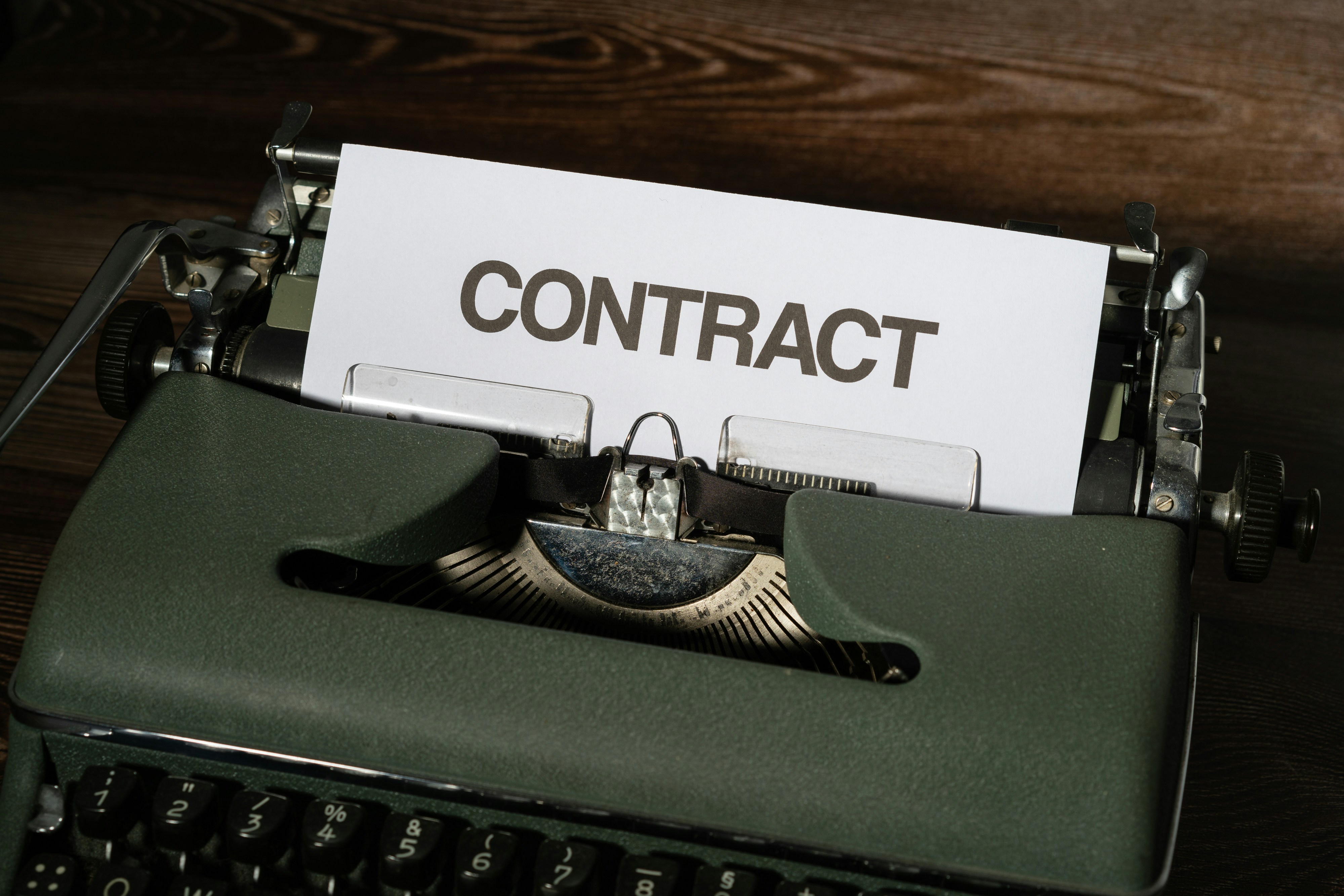 ¿Qué pasa si falla el sistema en análisis automatizado de contratos?