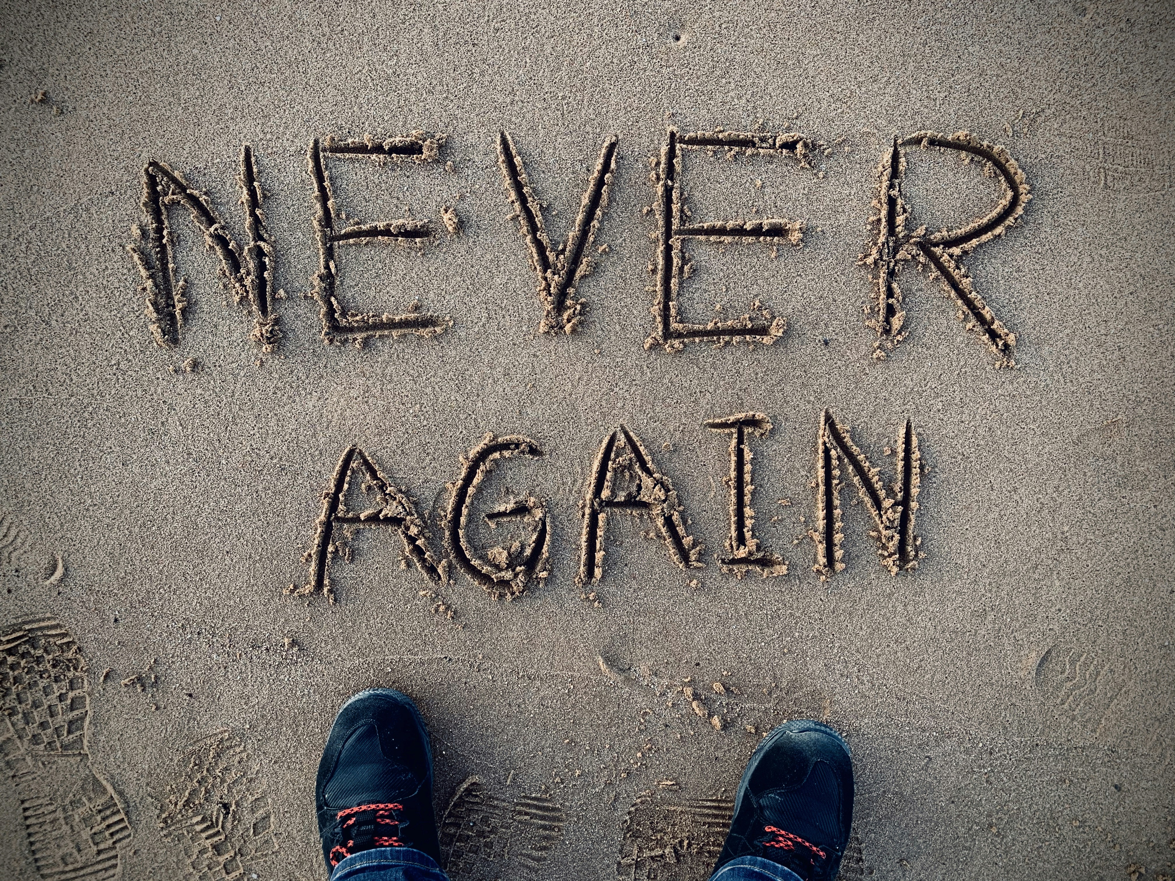 Ver más allá, pensar más profundamente: Avanzando en la capacidad de razonamiento de VLM con señales visuales de bajo nivel y reflexión.