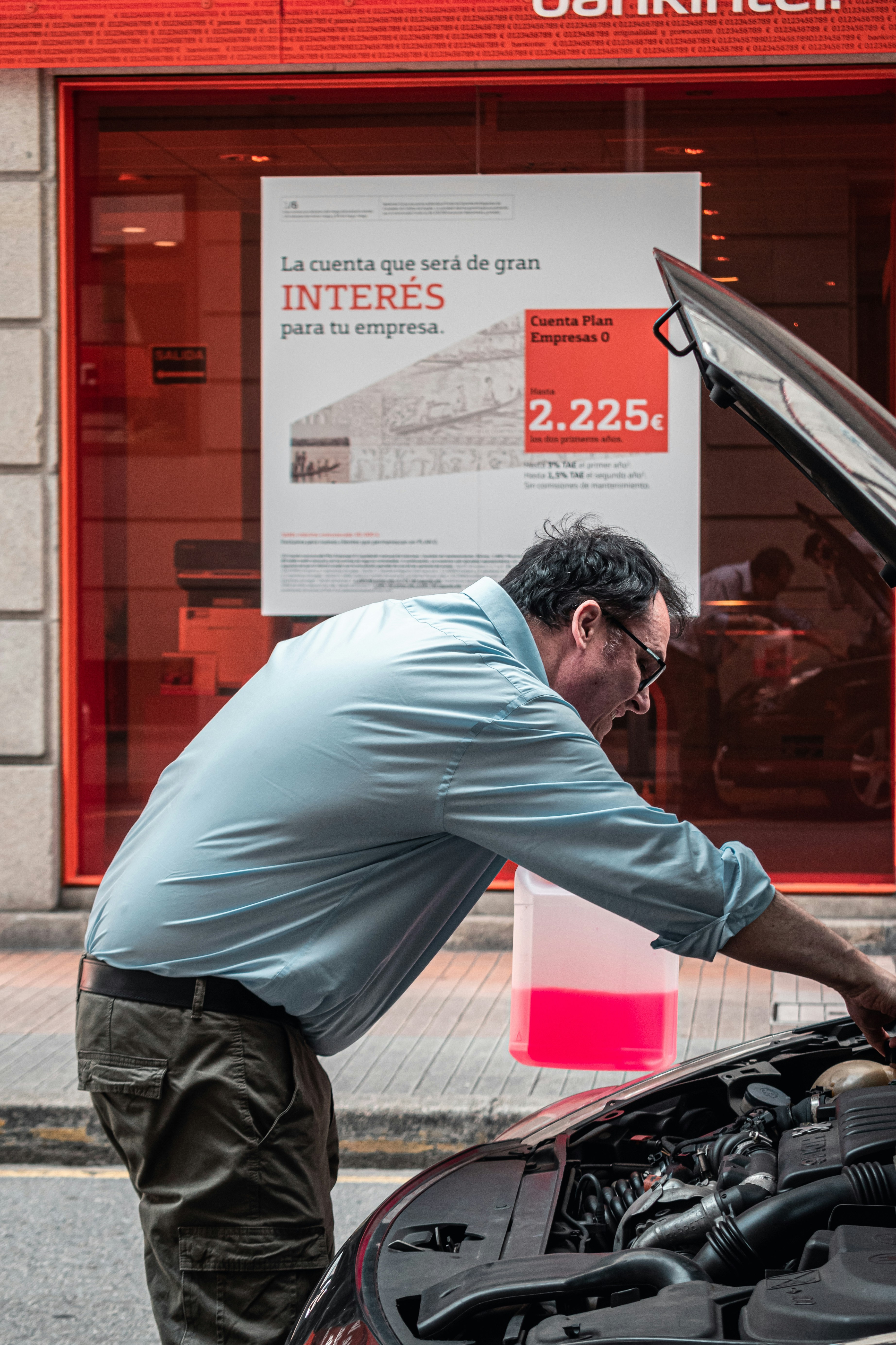 El refinamiento en tiempo de inferencia cierra la brecha sintético-real en la difusión tabular