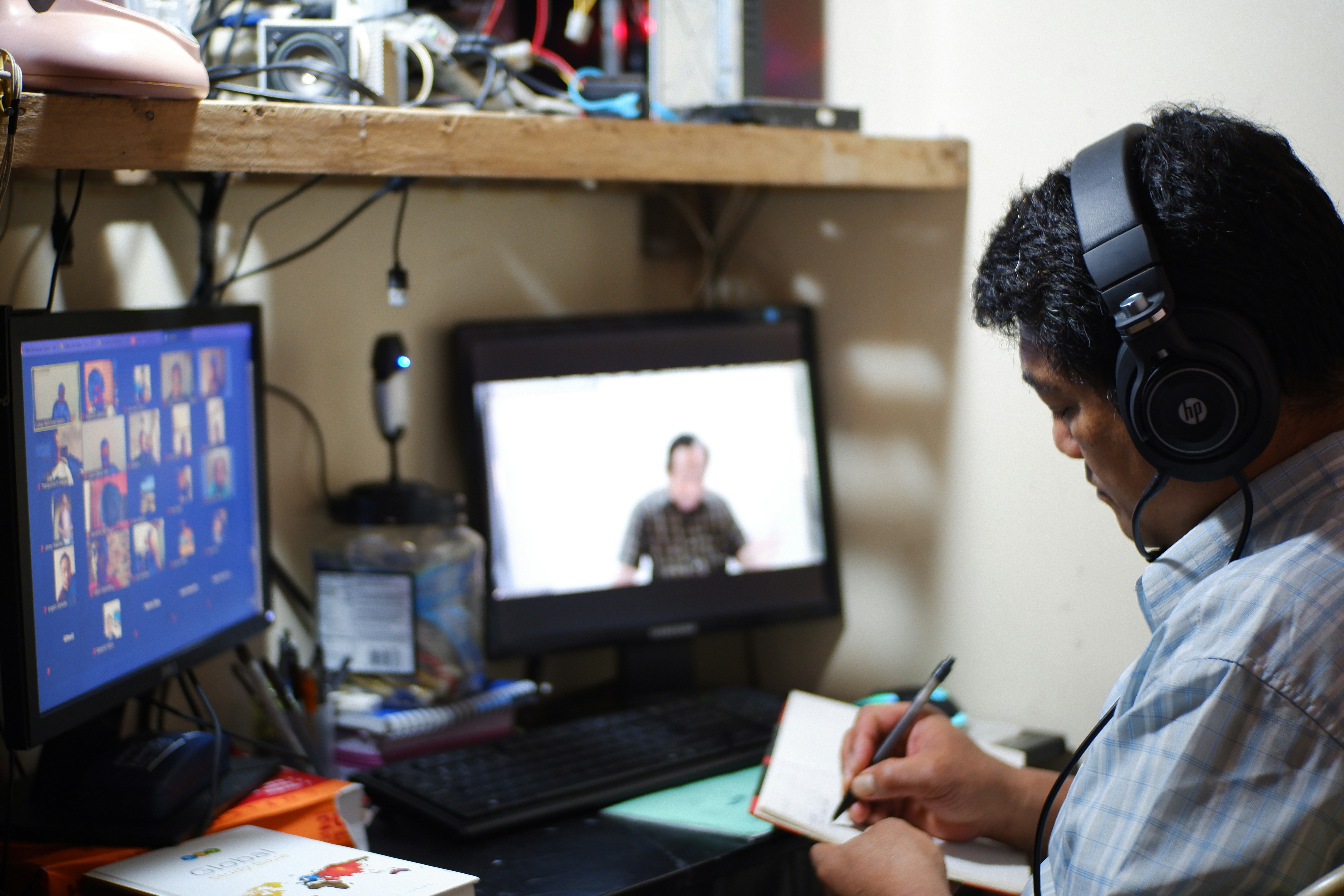 Aprendizaje por Refuerzo en Streaming bajo Observabilidad Parcial con Aprendizaje Recurrente en Tiempo Real
