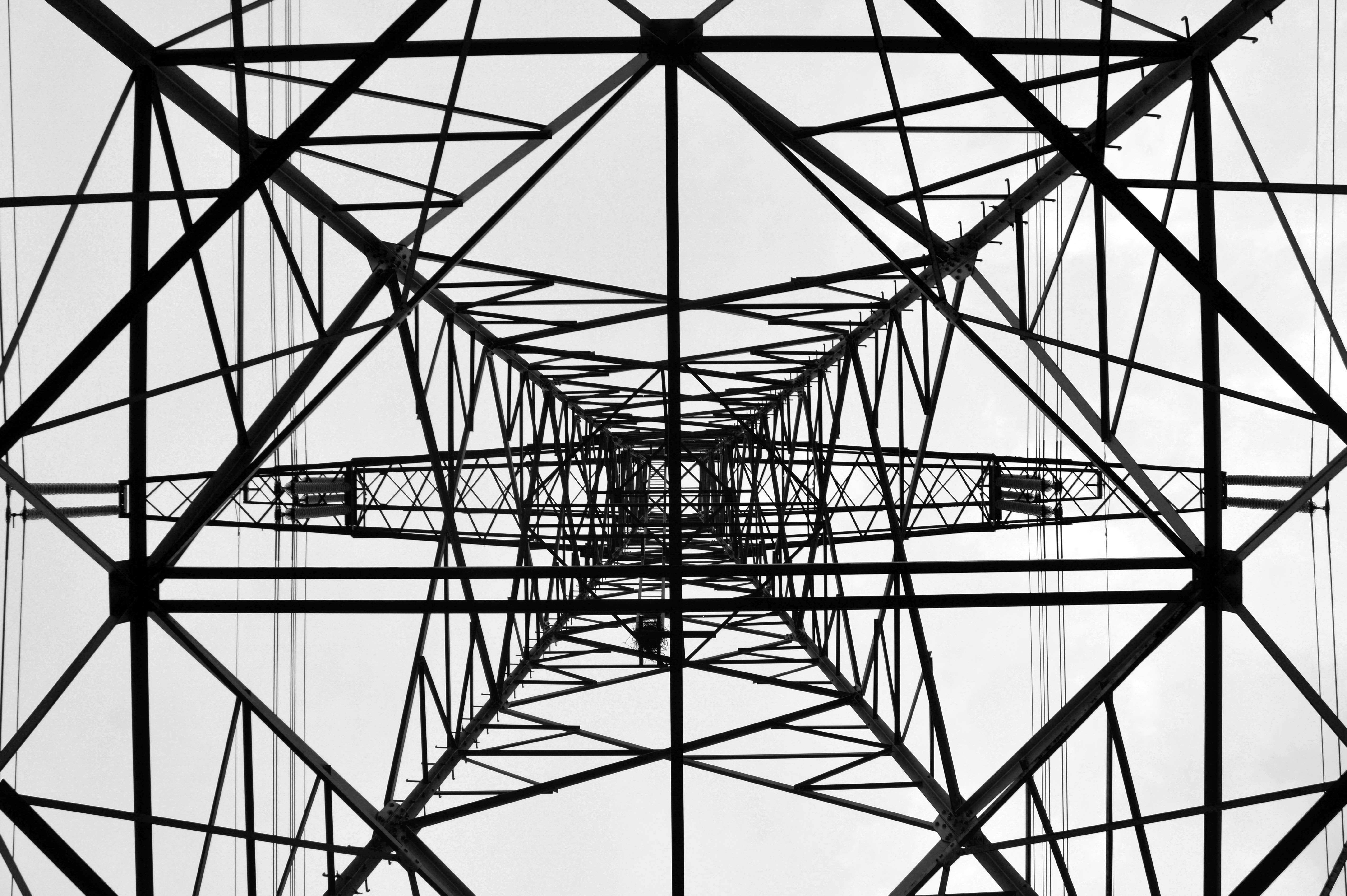 Repensando Transformers: de escala a expresividad estructurada para CTR