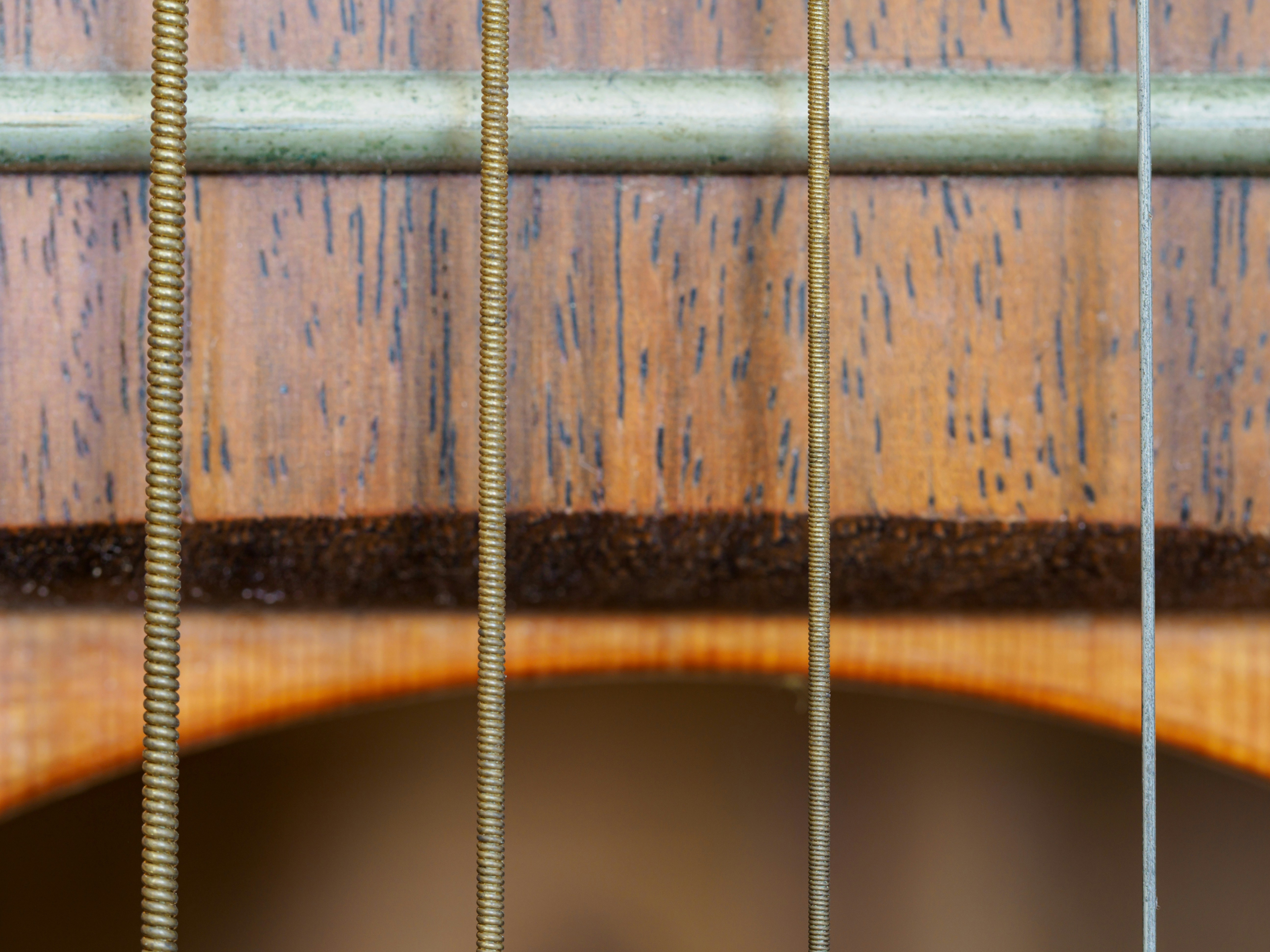 Restauración de la fuente musical en múltiples etapas con separación BandSplit-RoFormer y GAN HiFi++