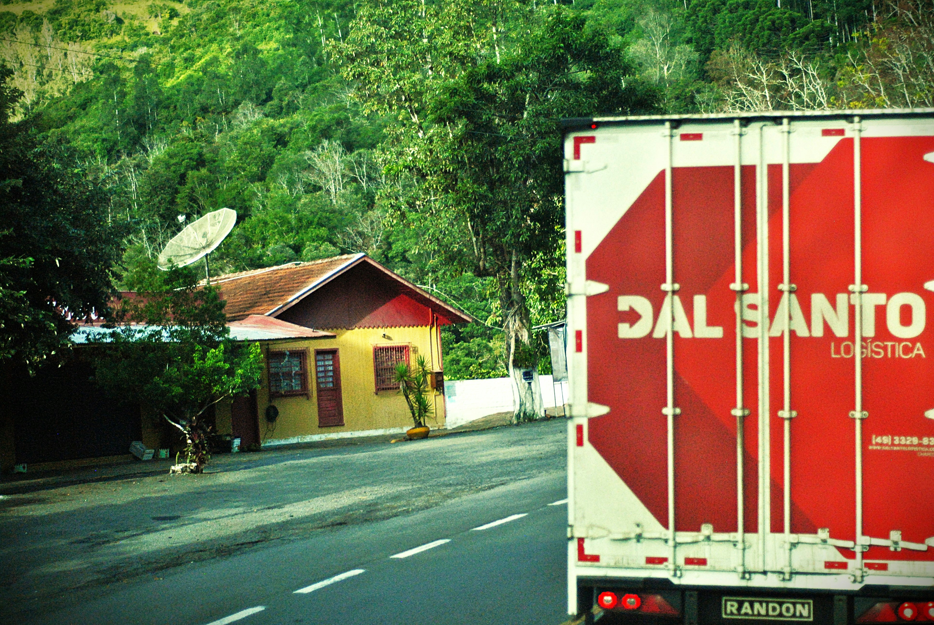 Repensando la restauración de imágenes satelitales para IA a bordo: un enfoque ligero basado en aprendizaje