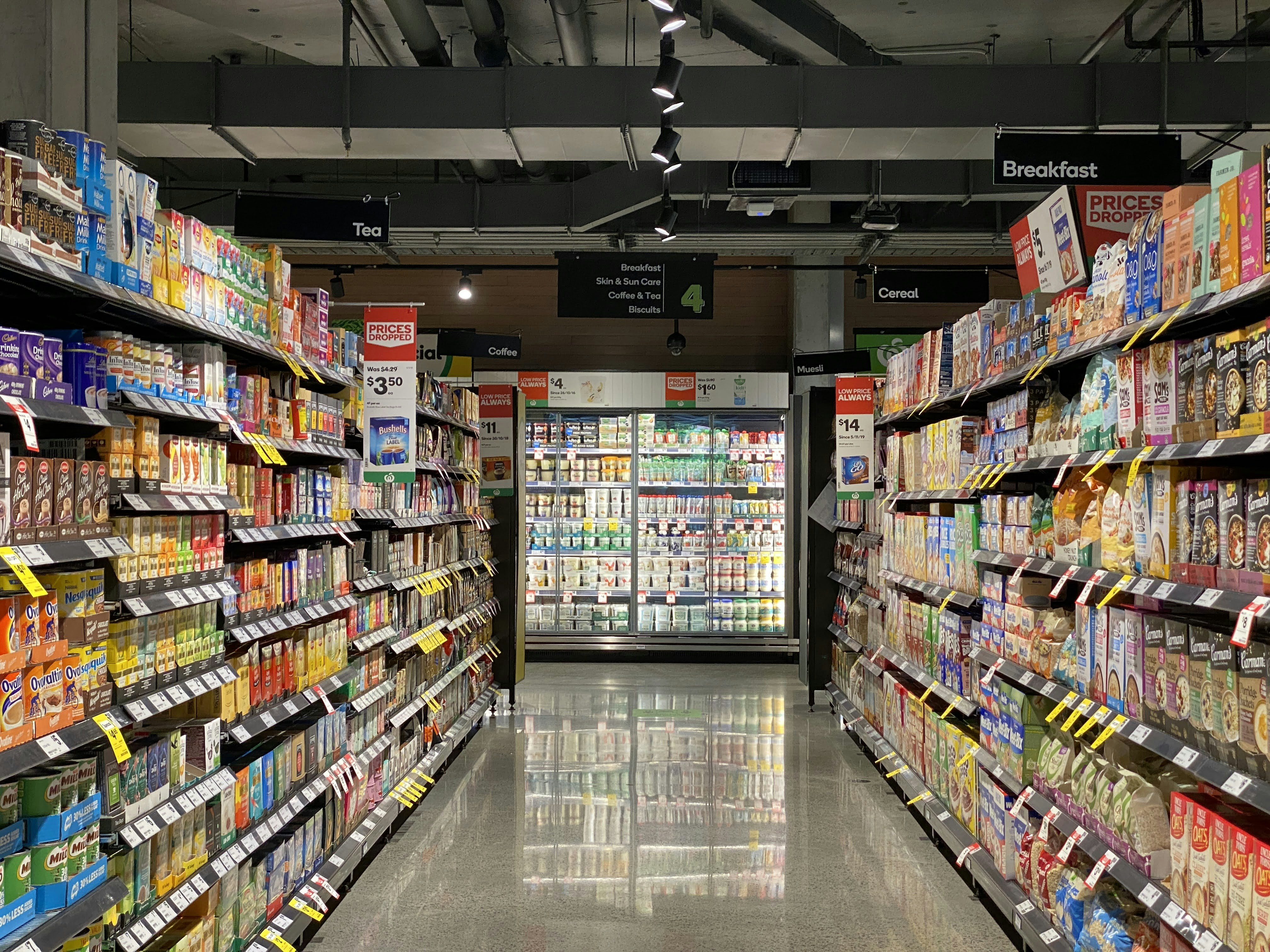 RetailBench: Evaluando agentes LLM en entornos minoristas