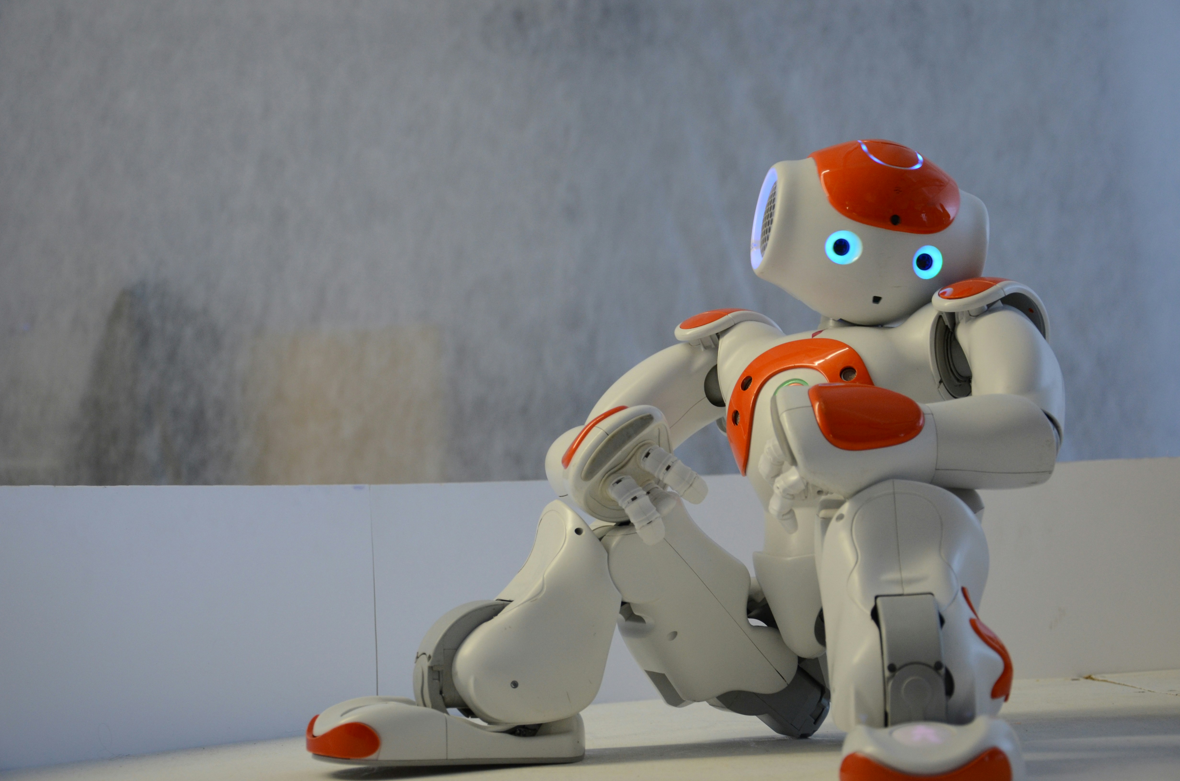 Robots con modelos fundacionales en el cuidado de mayores y pacientes