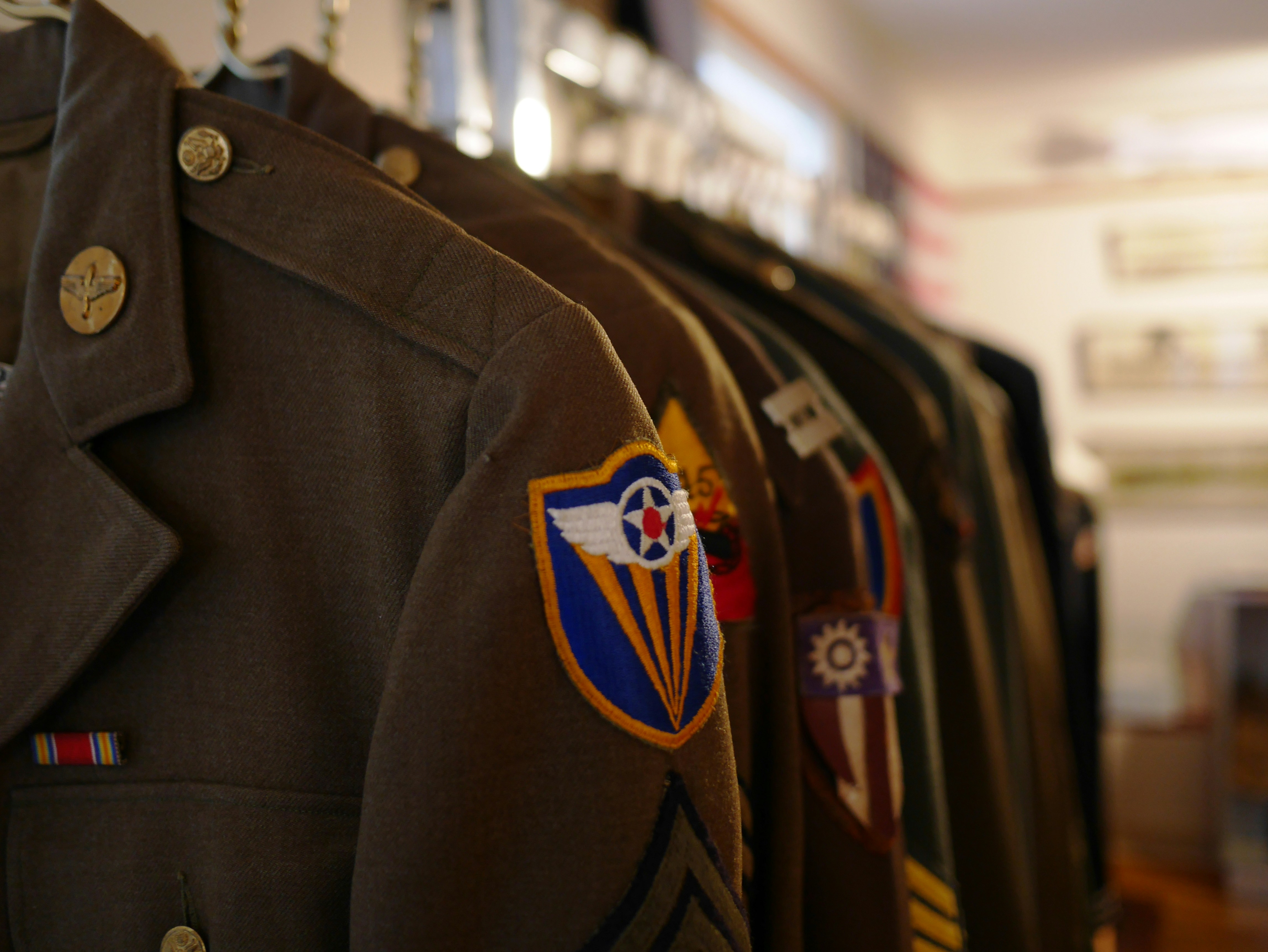 Ropa corporativa: mejora las primeras impresiones en atención al cliente