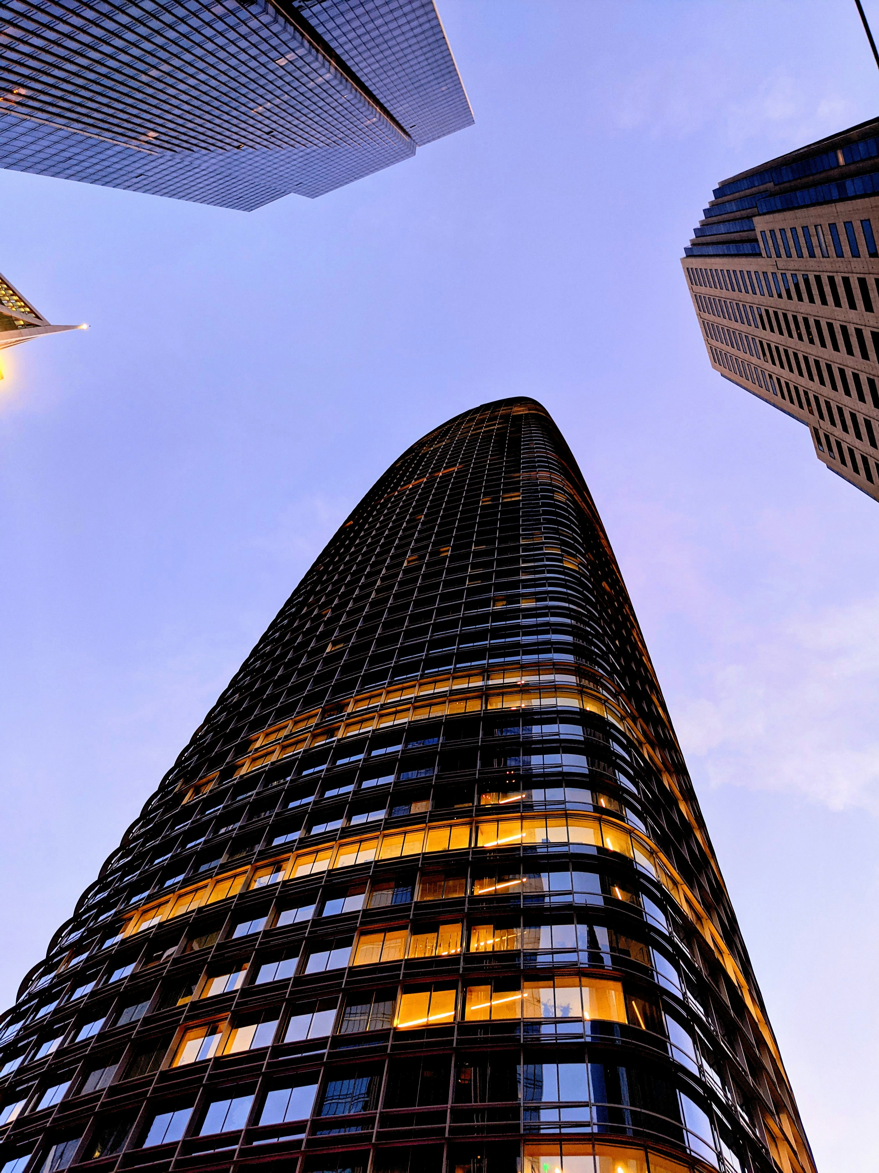 Salesforce supera expectativas: crecimiento impulsado por IA y una perspectiva de ingresos más brillante